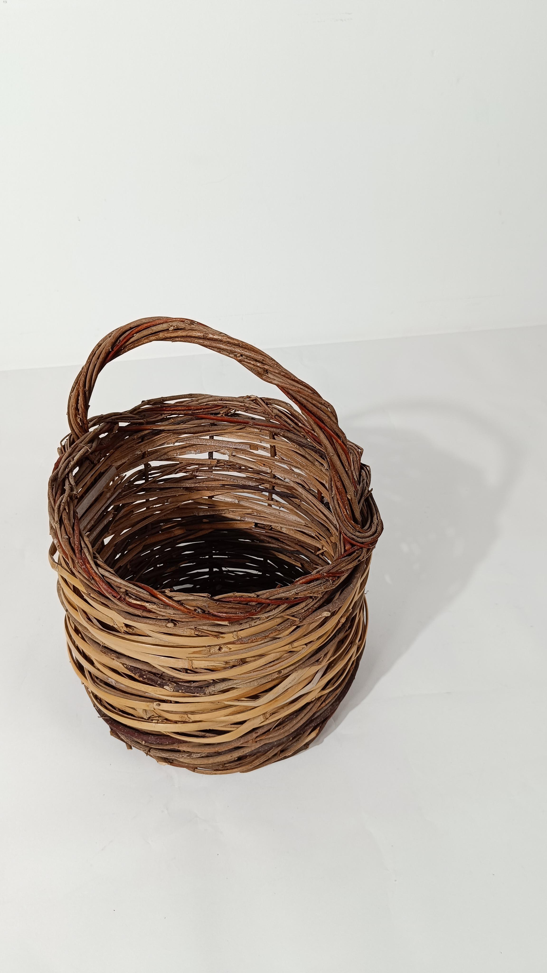 Vintage Rustic Italian Basket with Handle, Hand Made in Wicker & Willow For Sale 4