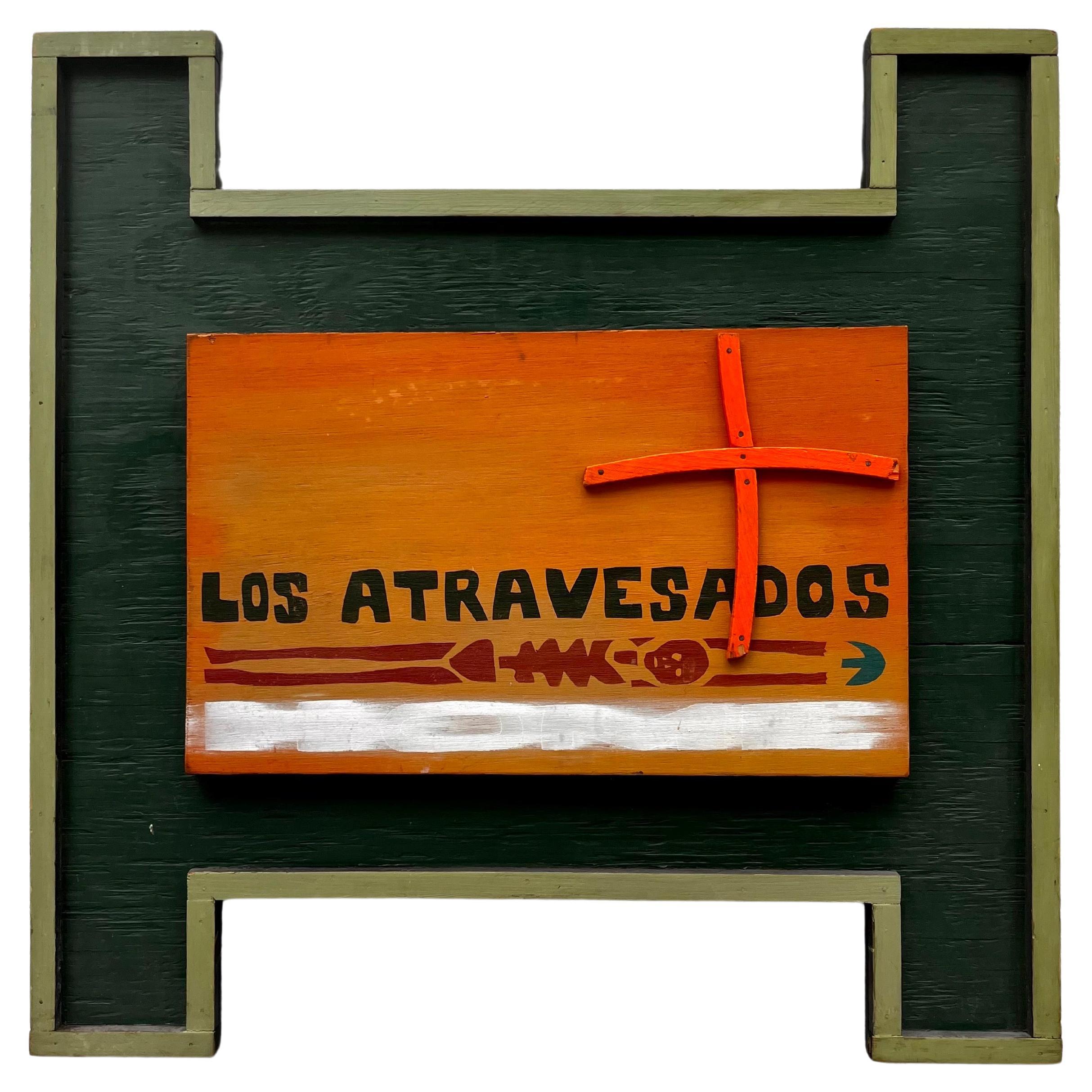 Rustikale Vintage-Wandkunst „Los Atravesados“ aus Holz, signiert vom Künstler. Datiert 1993
