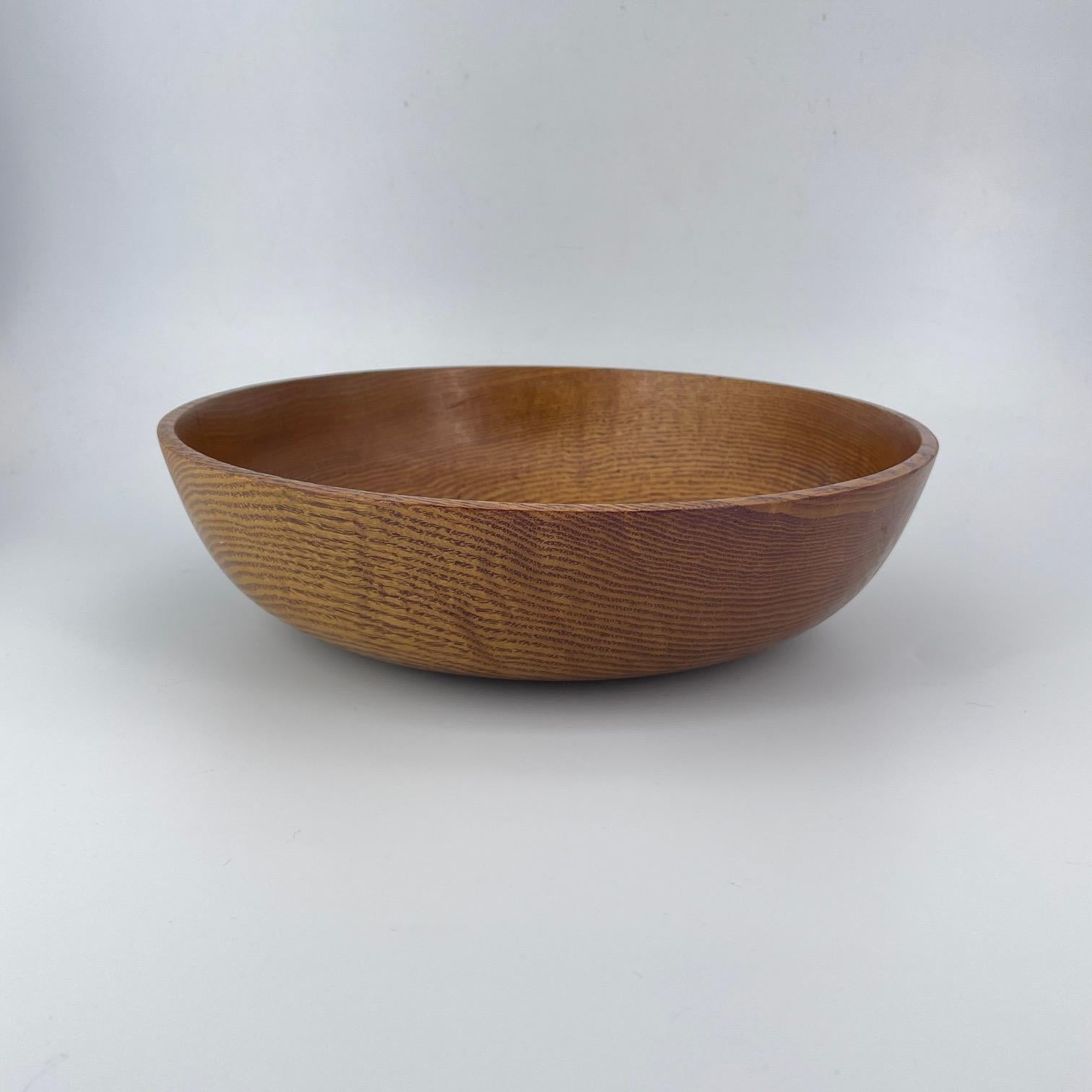 Vintage Rustic Organic Turned Wooden Farmhouse Artisan Fruit Bowl In Good Condition For Sale In Hyattsville, MD