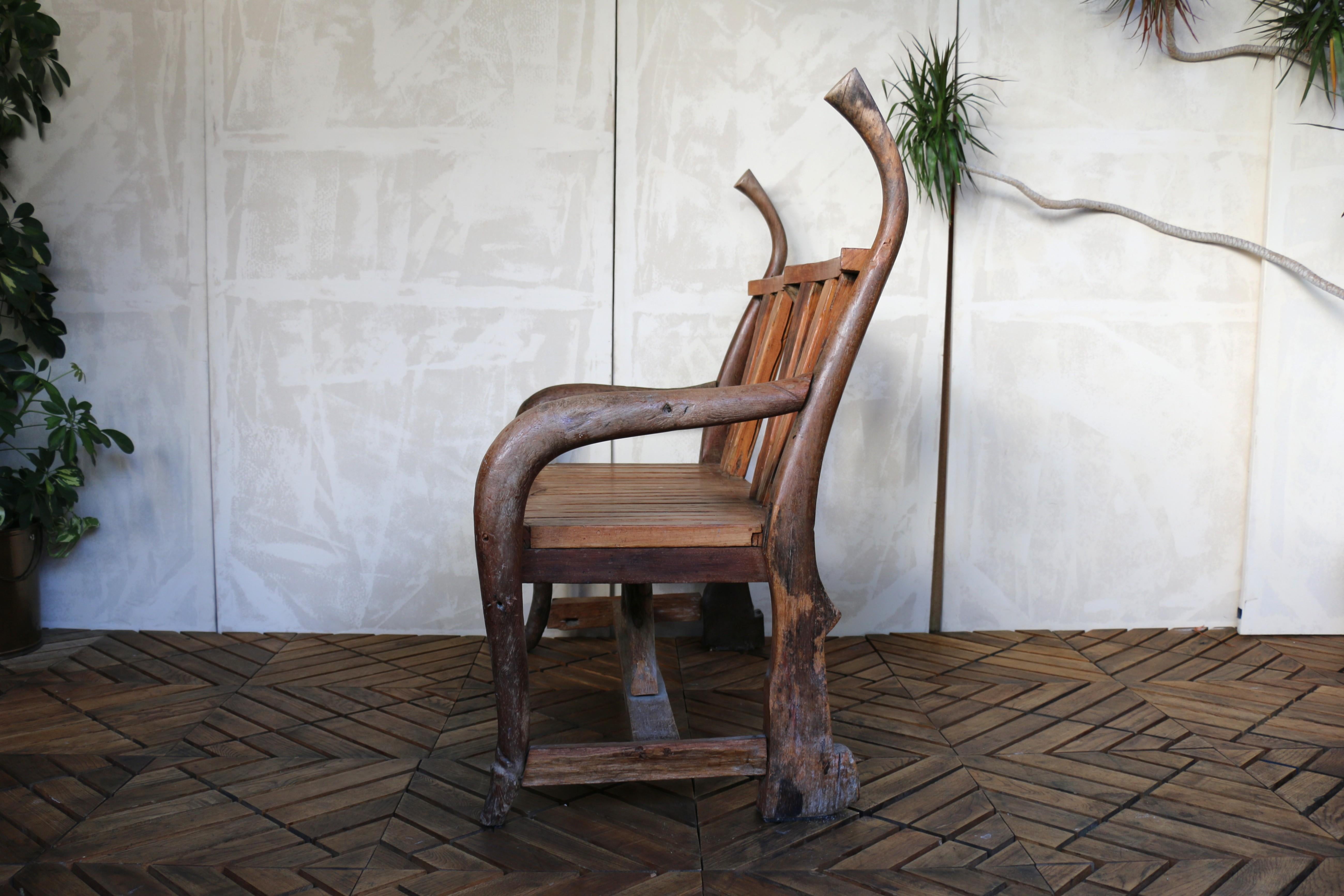 Banc rustique vintage en bois pour l'extérieur en vente 9