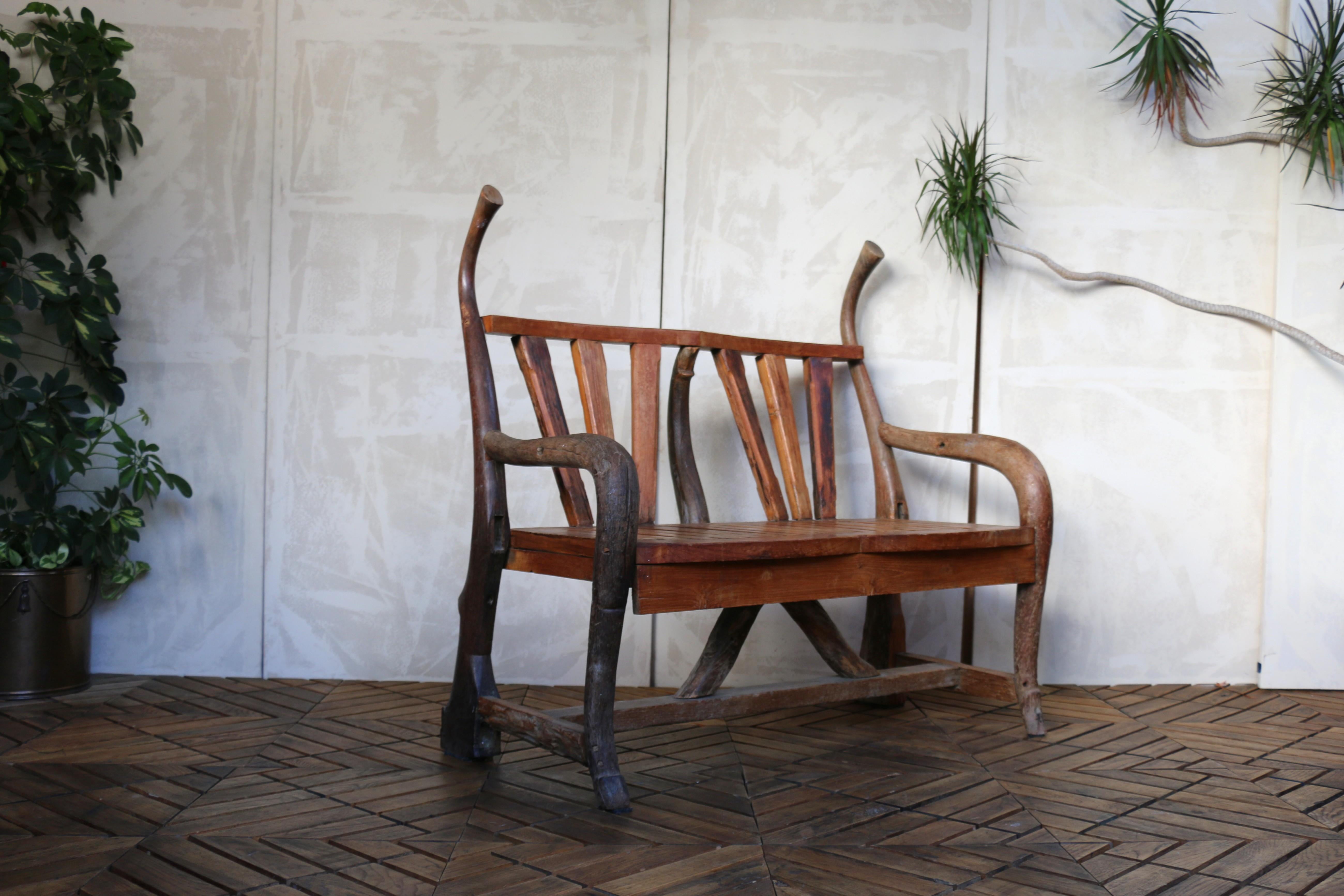 Rustique Banc rustique vintage en bois pour l'extérieur en vente
