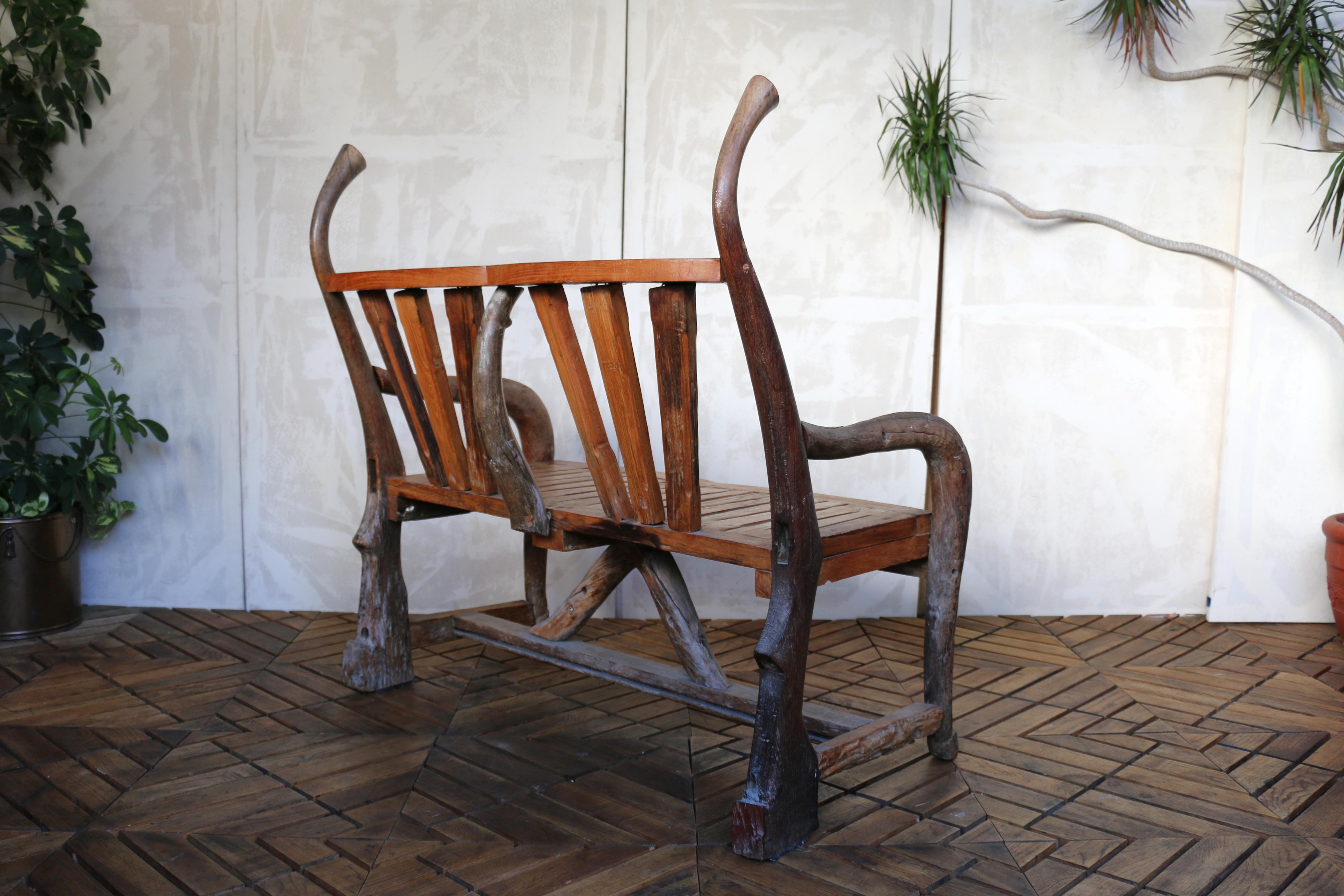 Banc rustique vintage en bois pour l'extérieur Bon état - En vente à North Hollywood, CA
