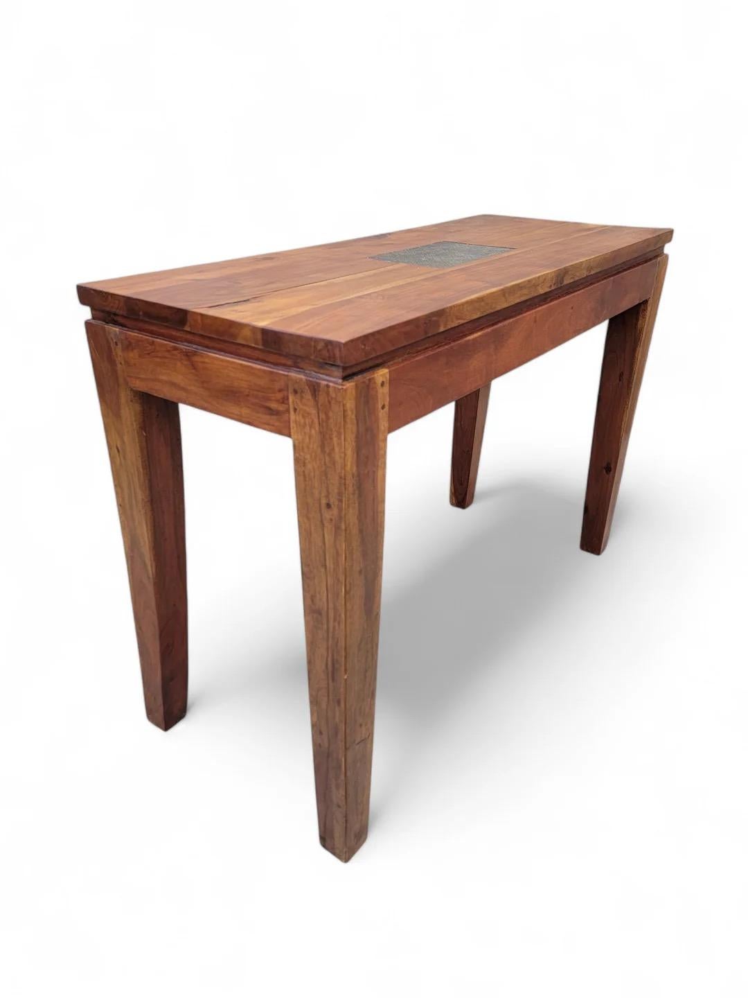 Vintage Rustic Reclaimed Barnwood Console Table 

Gorgeous vintage rustic reclaimed barnwood finely crafted tapered leg console table. Made of beautifully multi-toned aged French Oak with gorgeous pronounced grain, a matching slate insert and finely