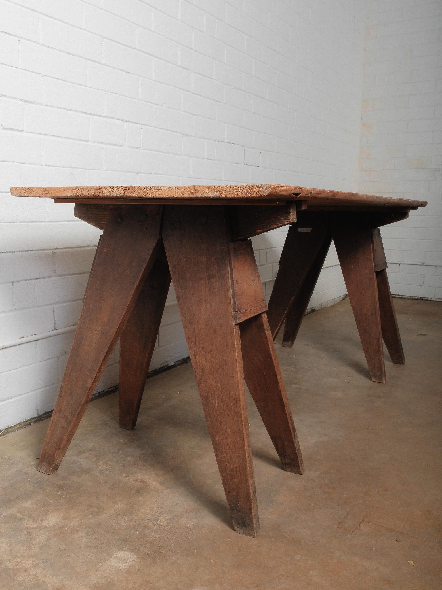 Table de travail rustique vintage à chevalet en pin industriel Bureau à tréteaux Bon état - En vente à High Point, NC