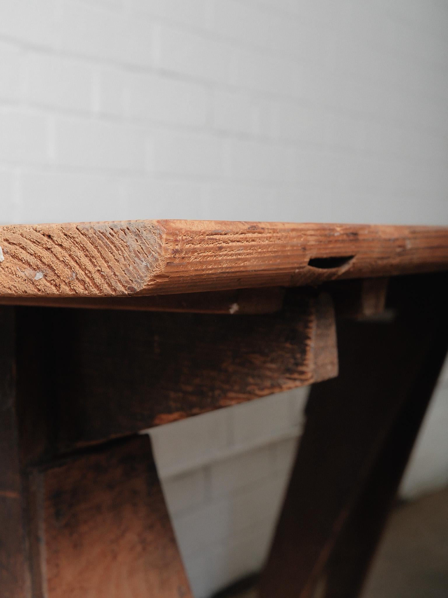 Bois Table de travail rustique vintage à chevalet en pin industriel Bureau à tréteaux en vente