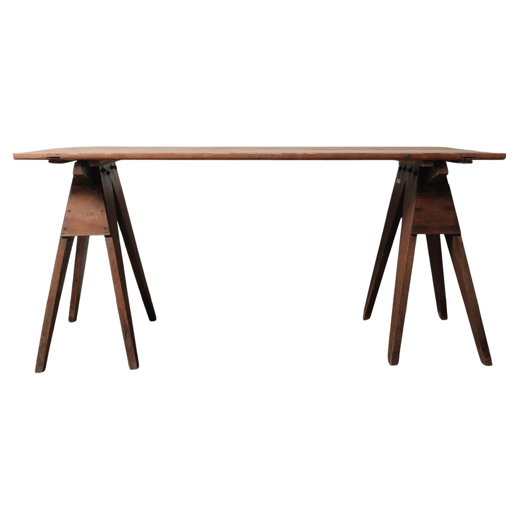 Table de travail rustique vintage à chevalet en pin industriel Bureau à tréteaux en vente