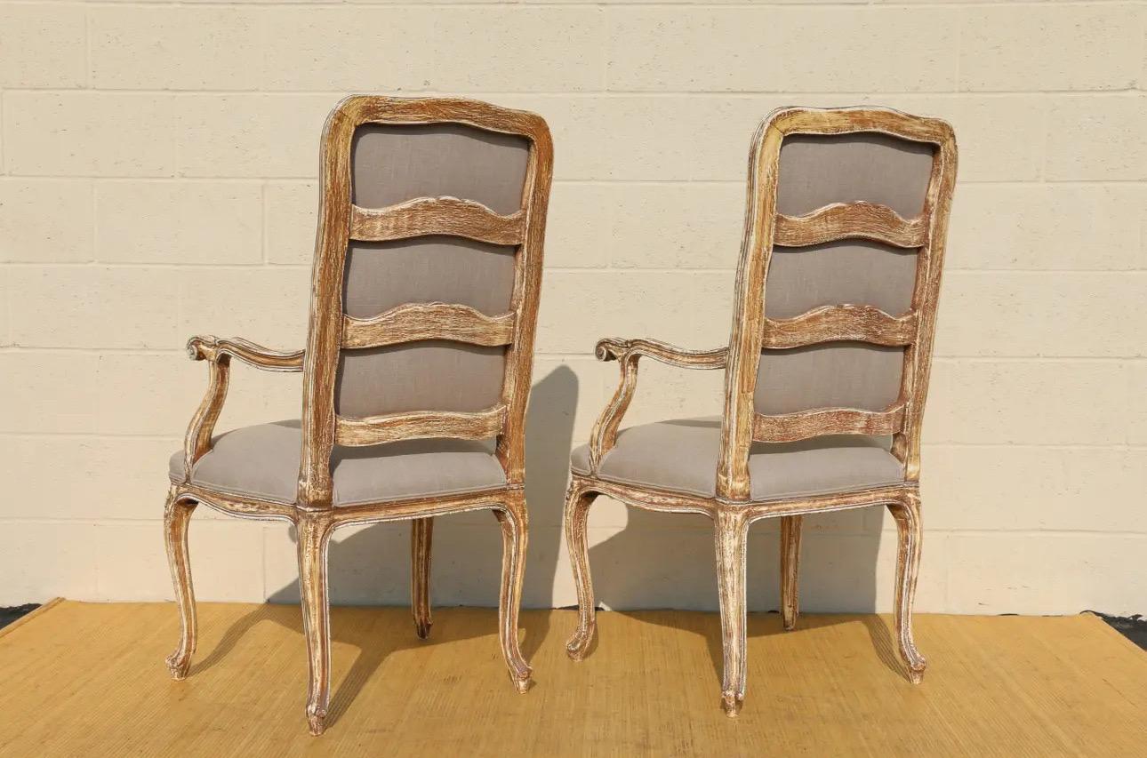 Lino Set di otto sedie da pranzo rustiche francesi d'epoca in vendita