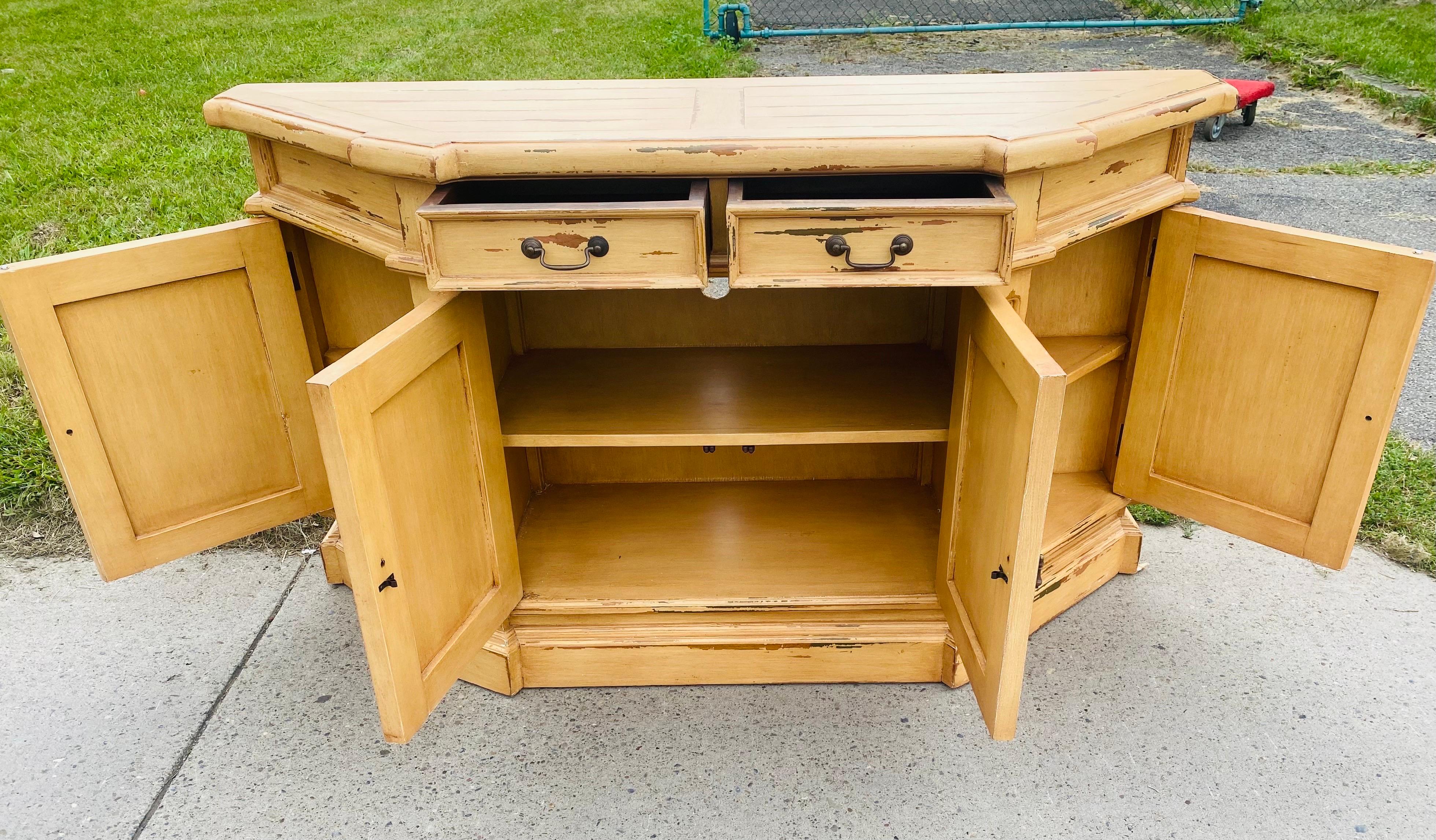 Credenza a quattro ante dipinta in stile rustico shabby chic vintage in vendita 2