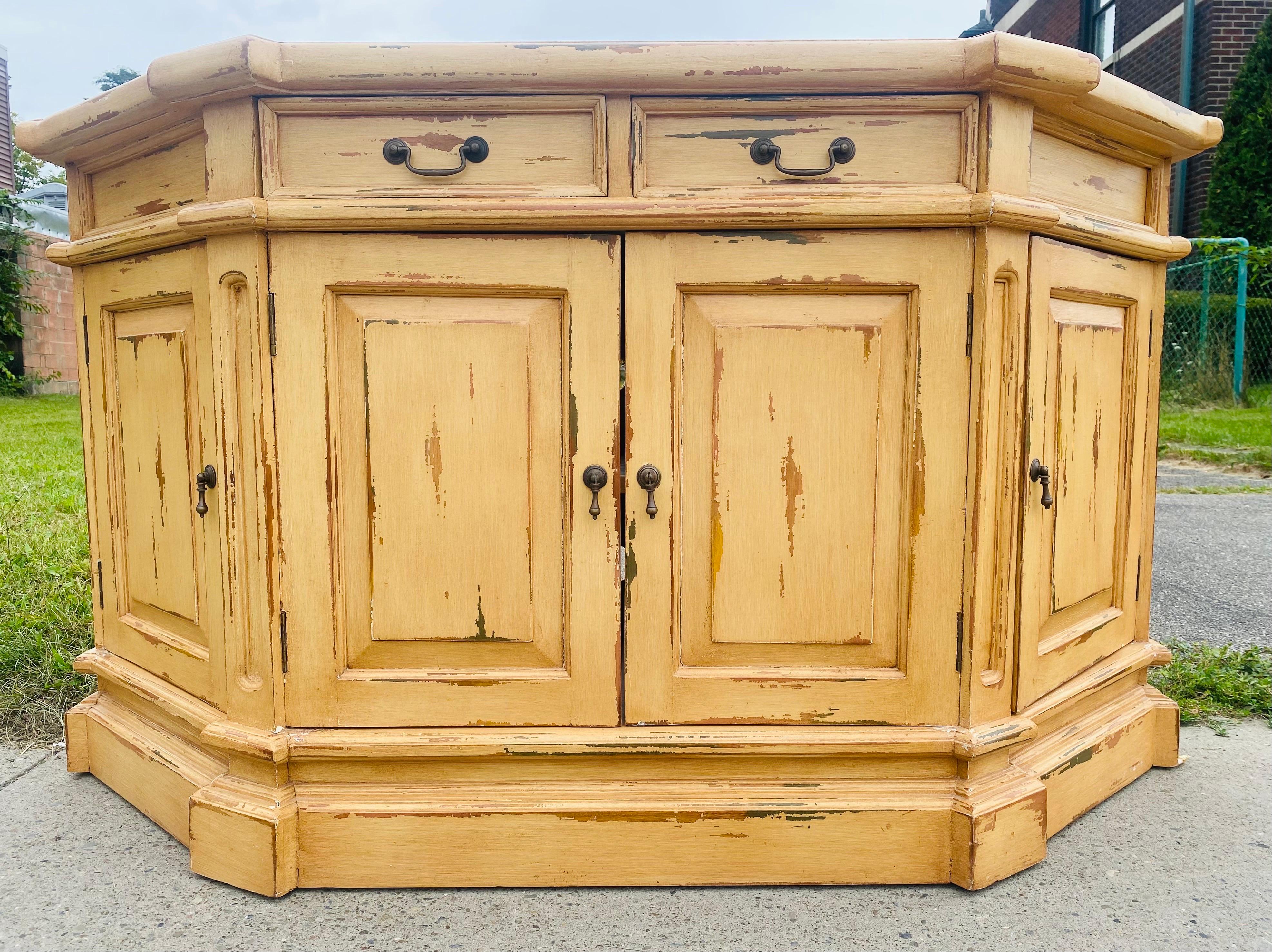 Credenza a quattro ante dipinta in stile rustico shabby chic vintage in vendita 3
