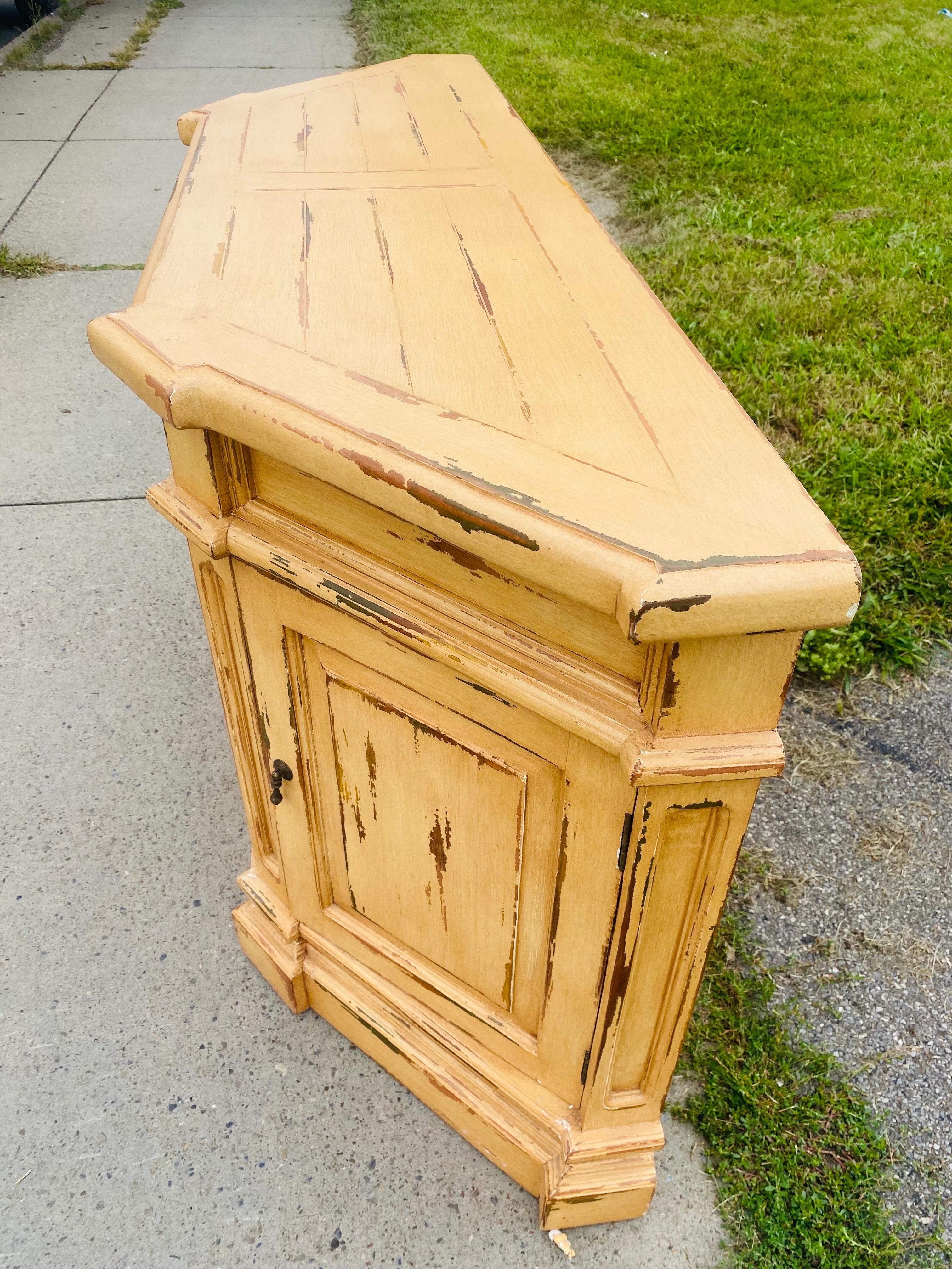 Stile provenzale Credenza a quattro ante dipinta in stile rustico shabby chic vintage in vendita