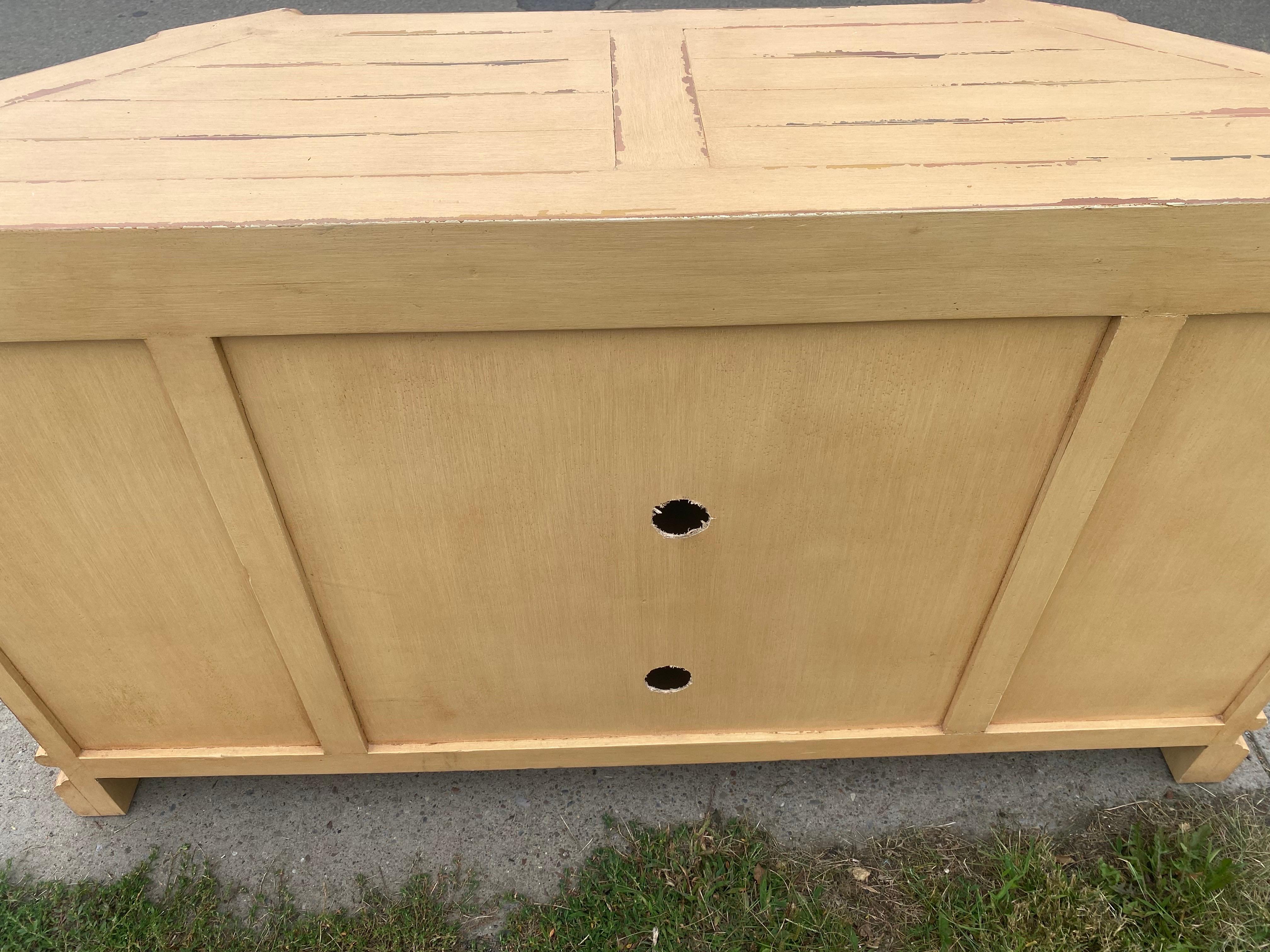 Credenza a quattro ante dipinta in stile rustico shabby chic vintage in vendita 1