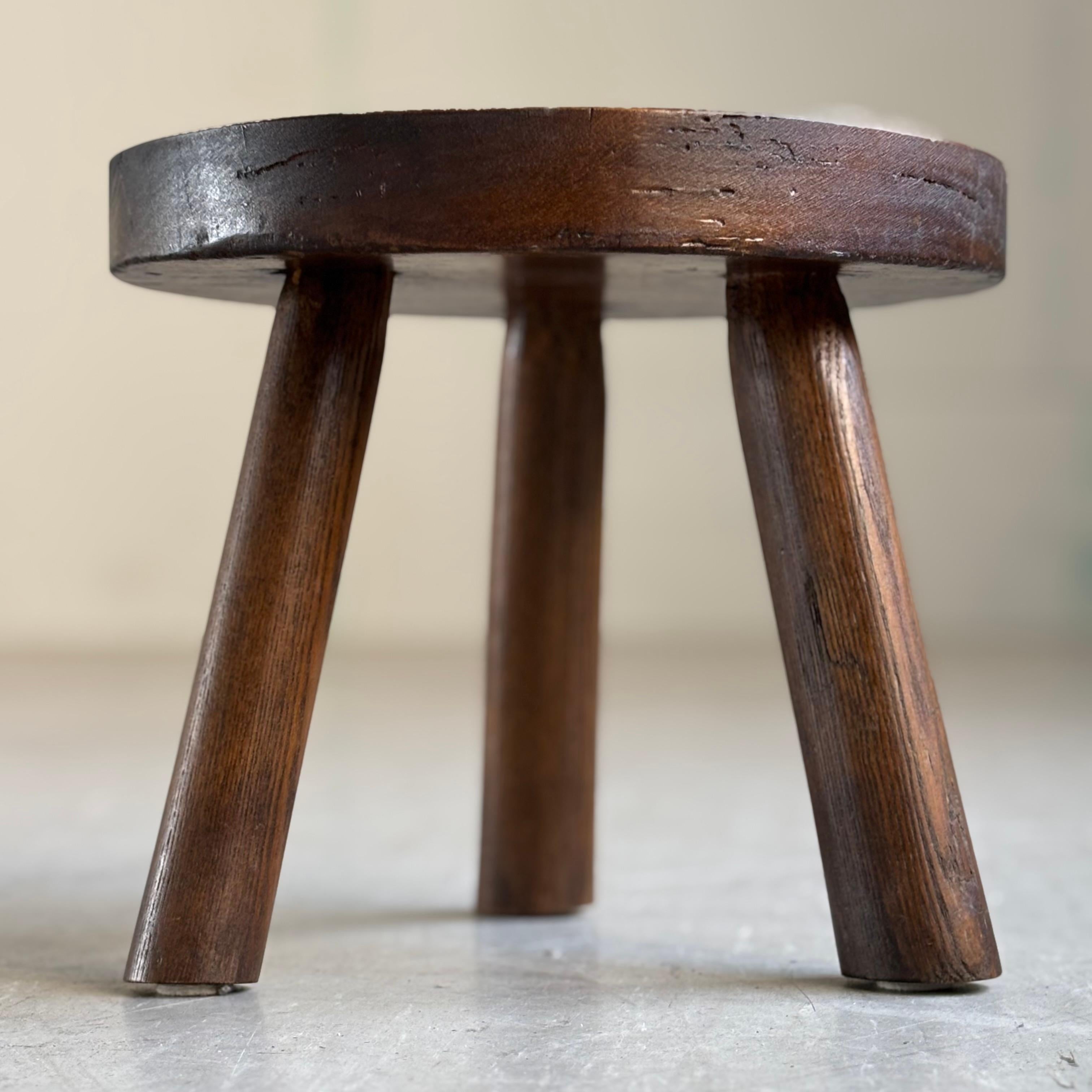 Vintage rustic solid wood Tripod Milking Stool im Angebot 4