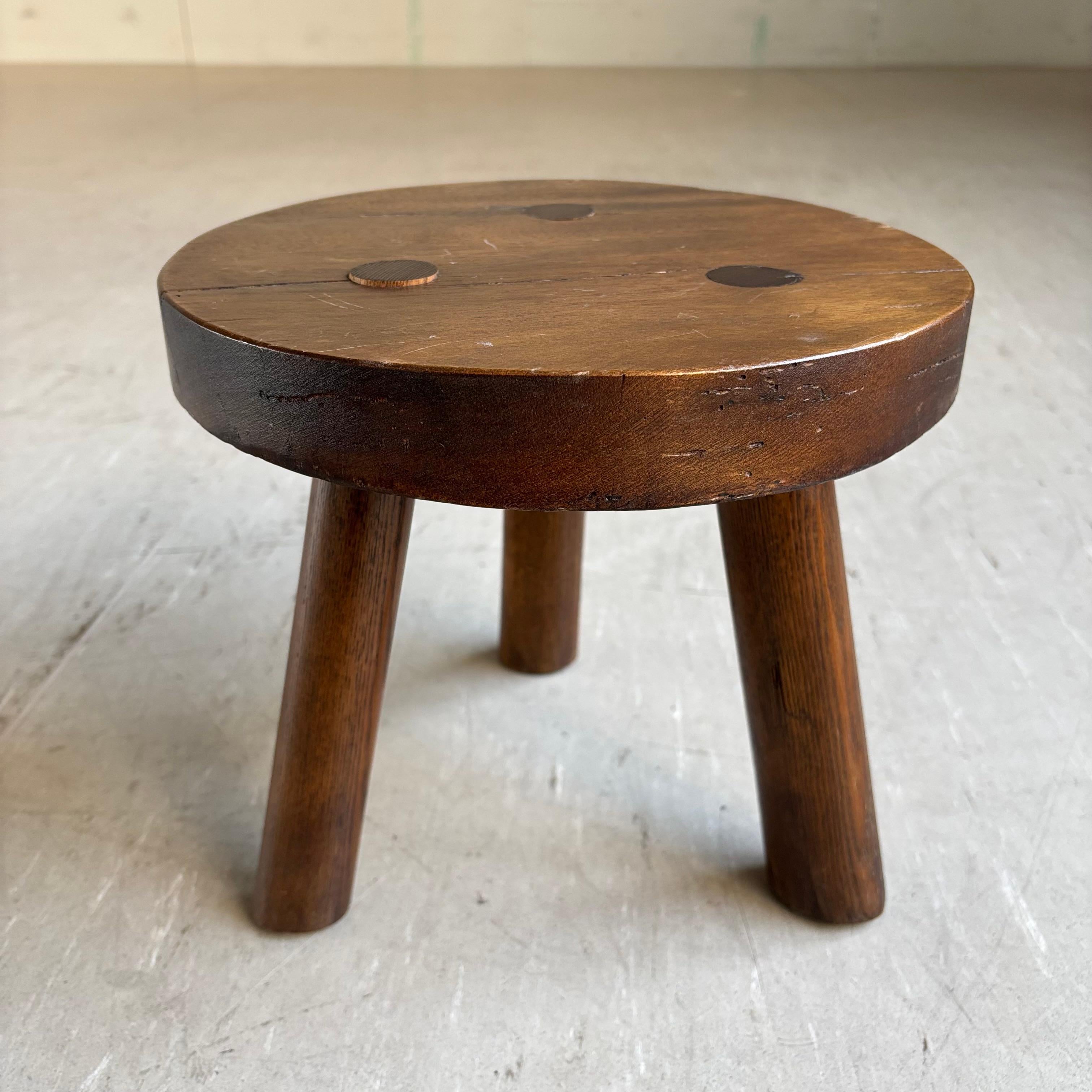 Vintage rustic solid wood Tripod Milking Stool im Angebot 7