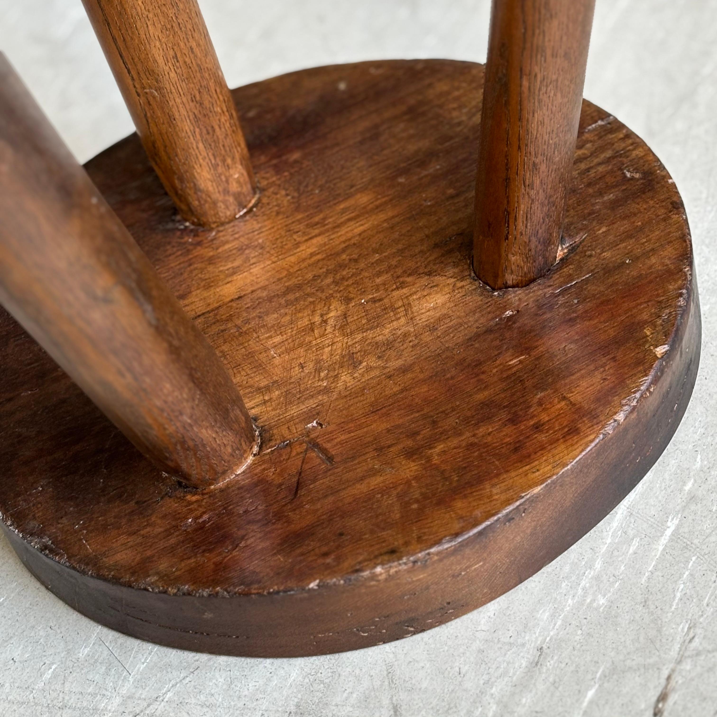 Vintage rustic solid wood Tripod Milking Stool (Holz) im Angebot