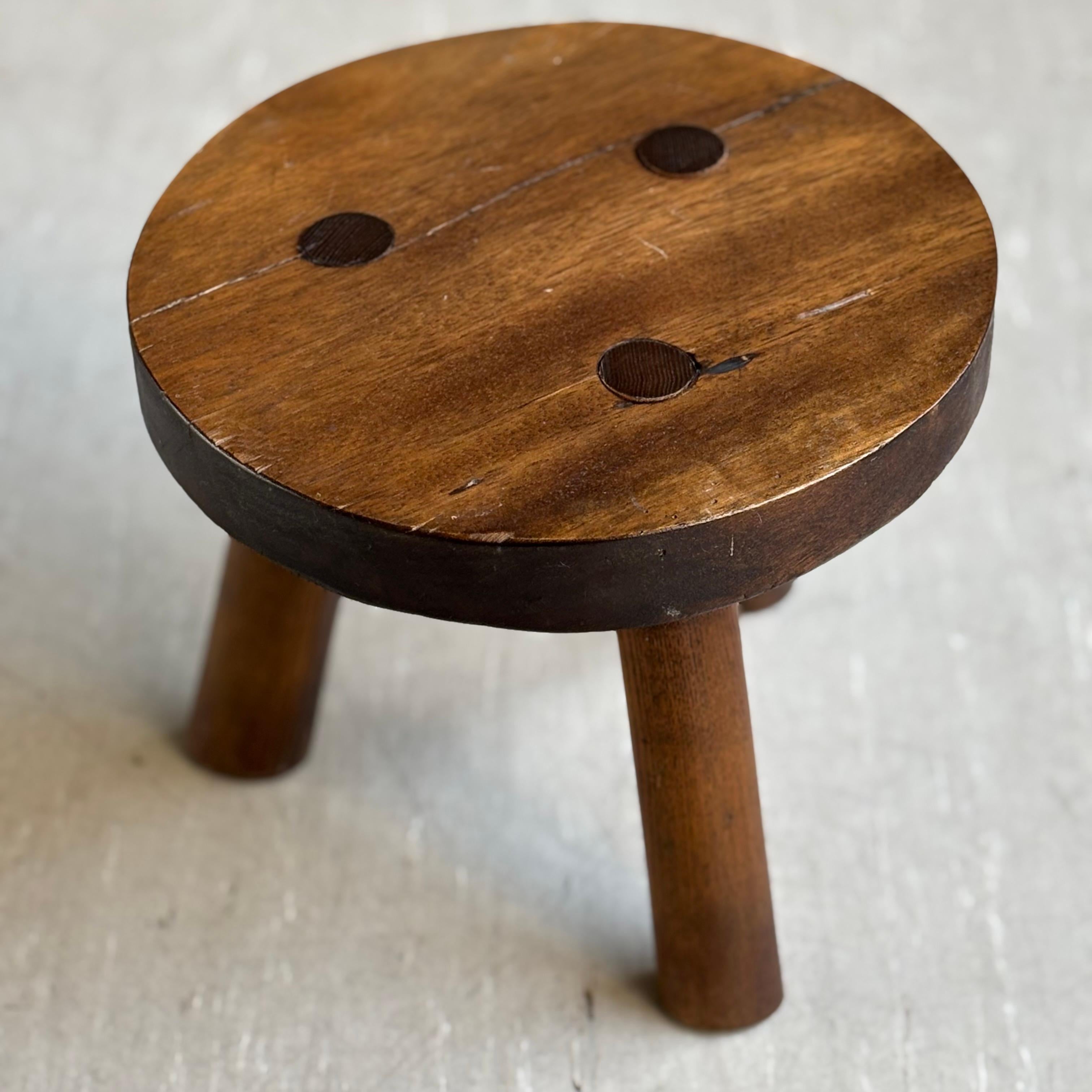 Vintage rustic solid wood Tripod Milking Stool im Angebot 2
