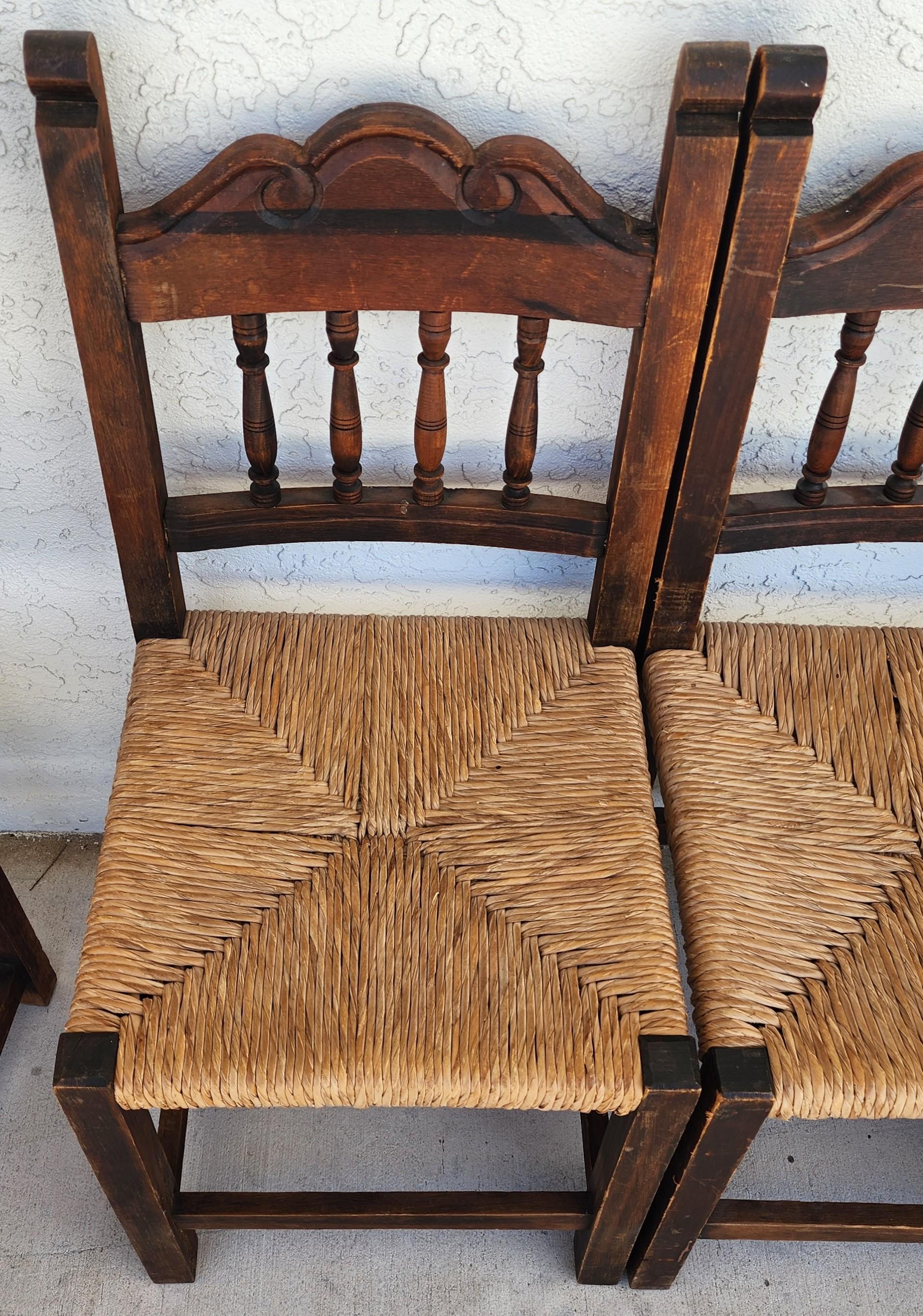 Rustikale spanische Vintage-Stühle mit Binsen-Sitzen im Angebot 7