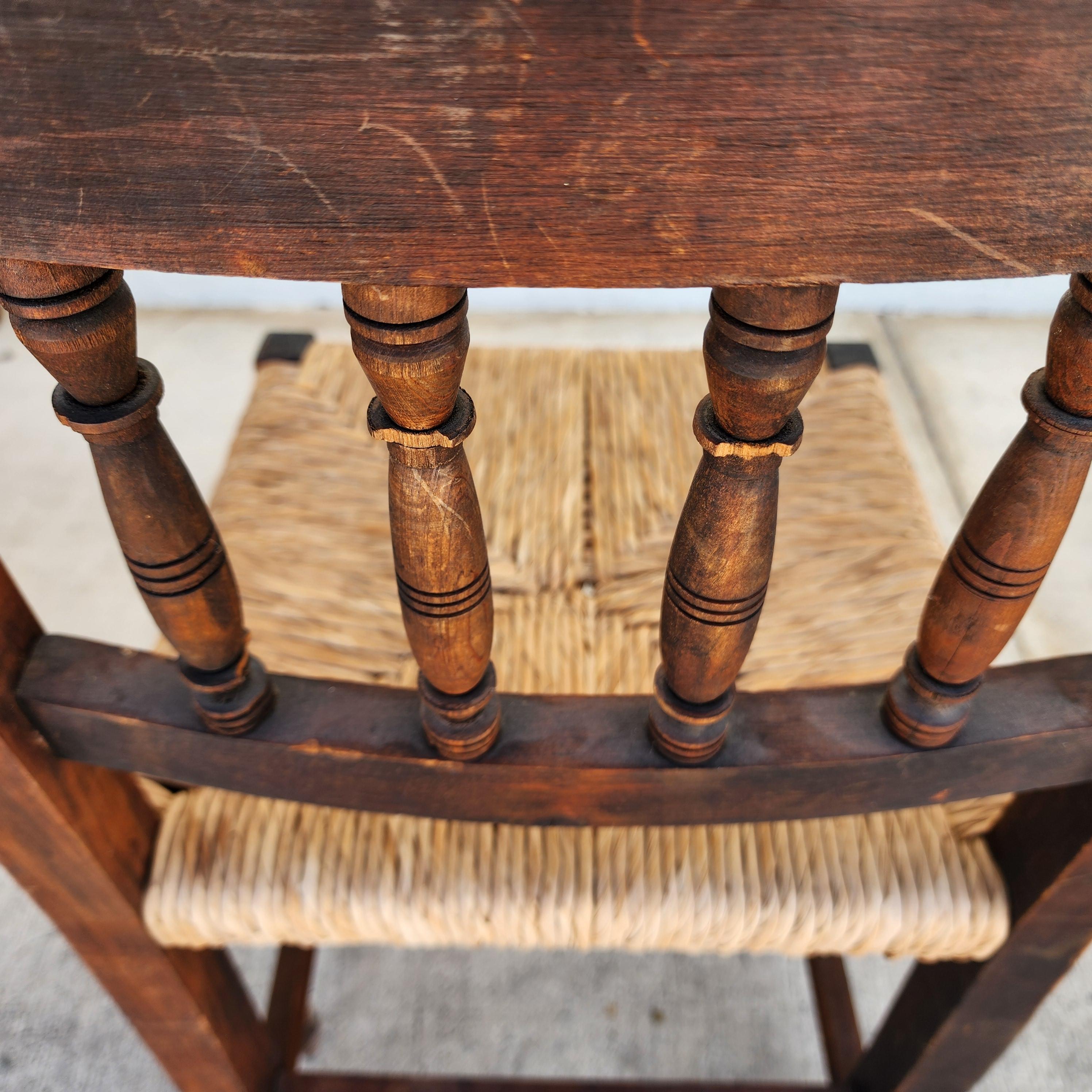 Rustikale spanische Vintage-Stühle mit Binsen-Sitzen im Angebot 13
