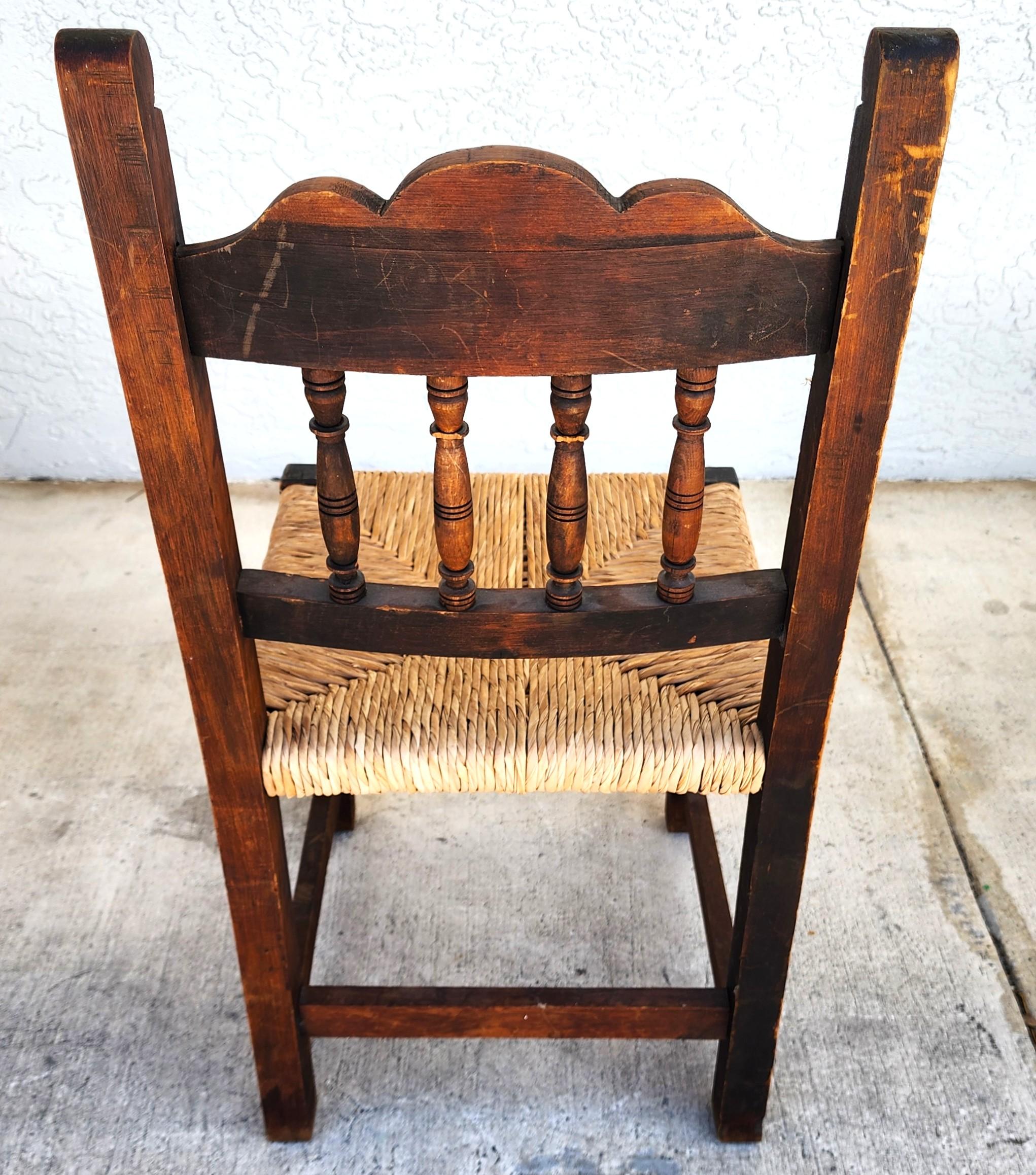 Rustikale spanische Vintage-Stühle mit Binsen-Sitzen (Ende des 20. Jahrhunderts) im Angebot