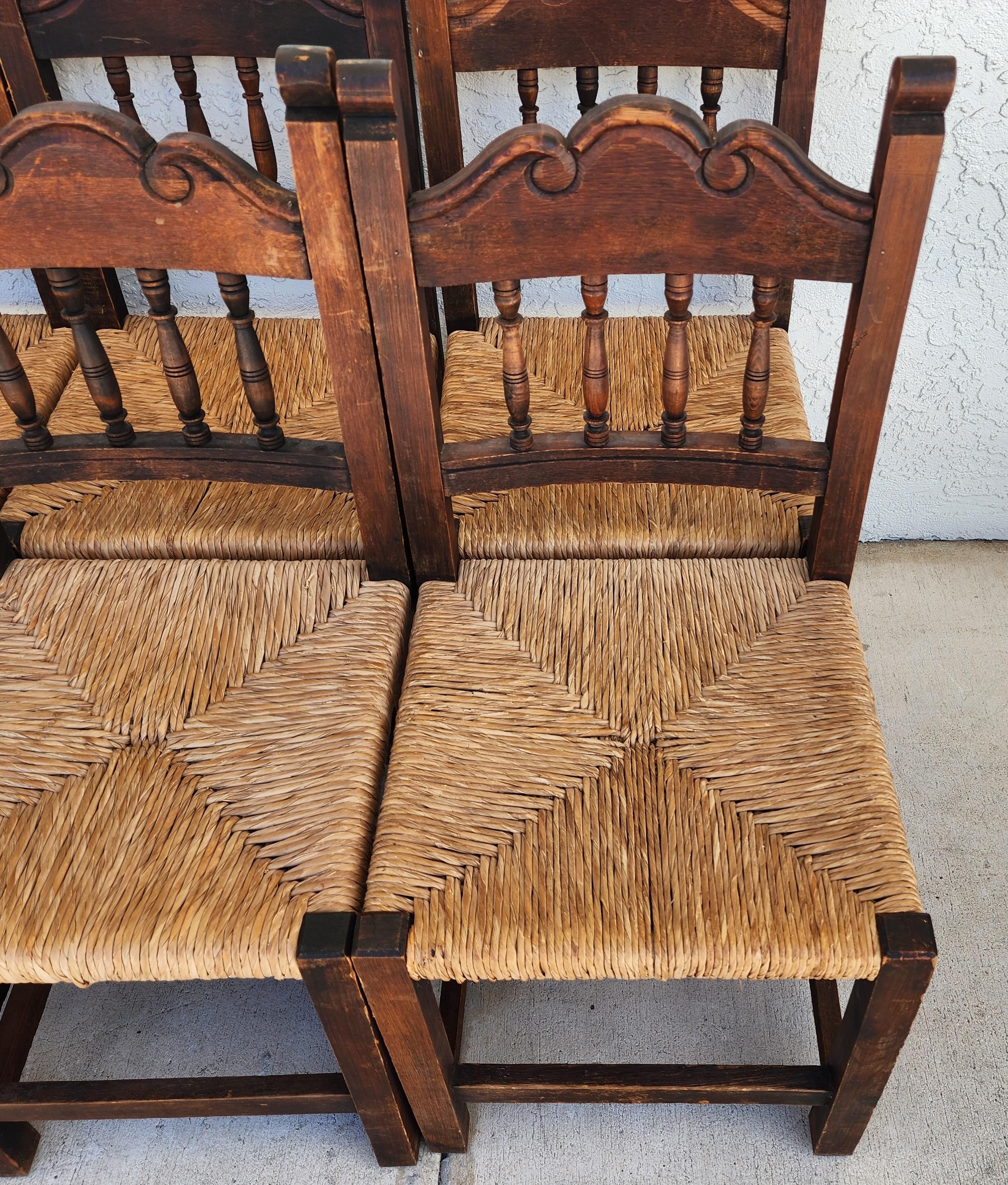 Rustikale spanische Vintage-Stühle mit Binsen-Sitzen im Angebot 1
