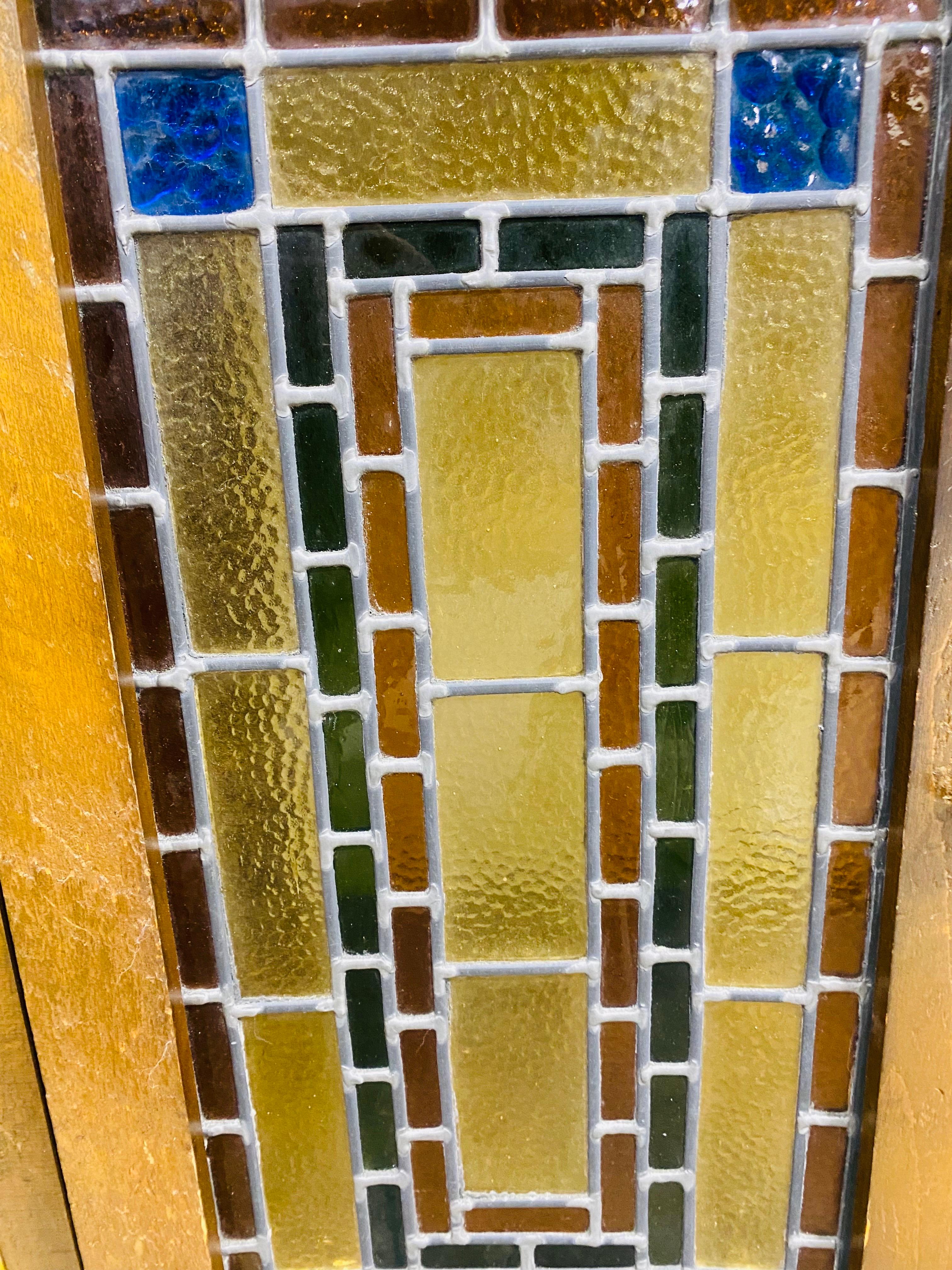 Fait main Armoire vintage rustique à deux portes en verre teinté par Habersham en vente