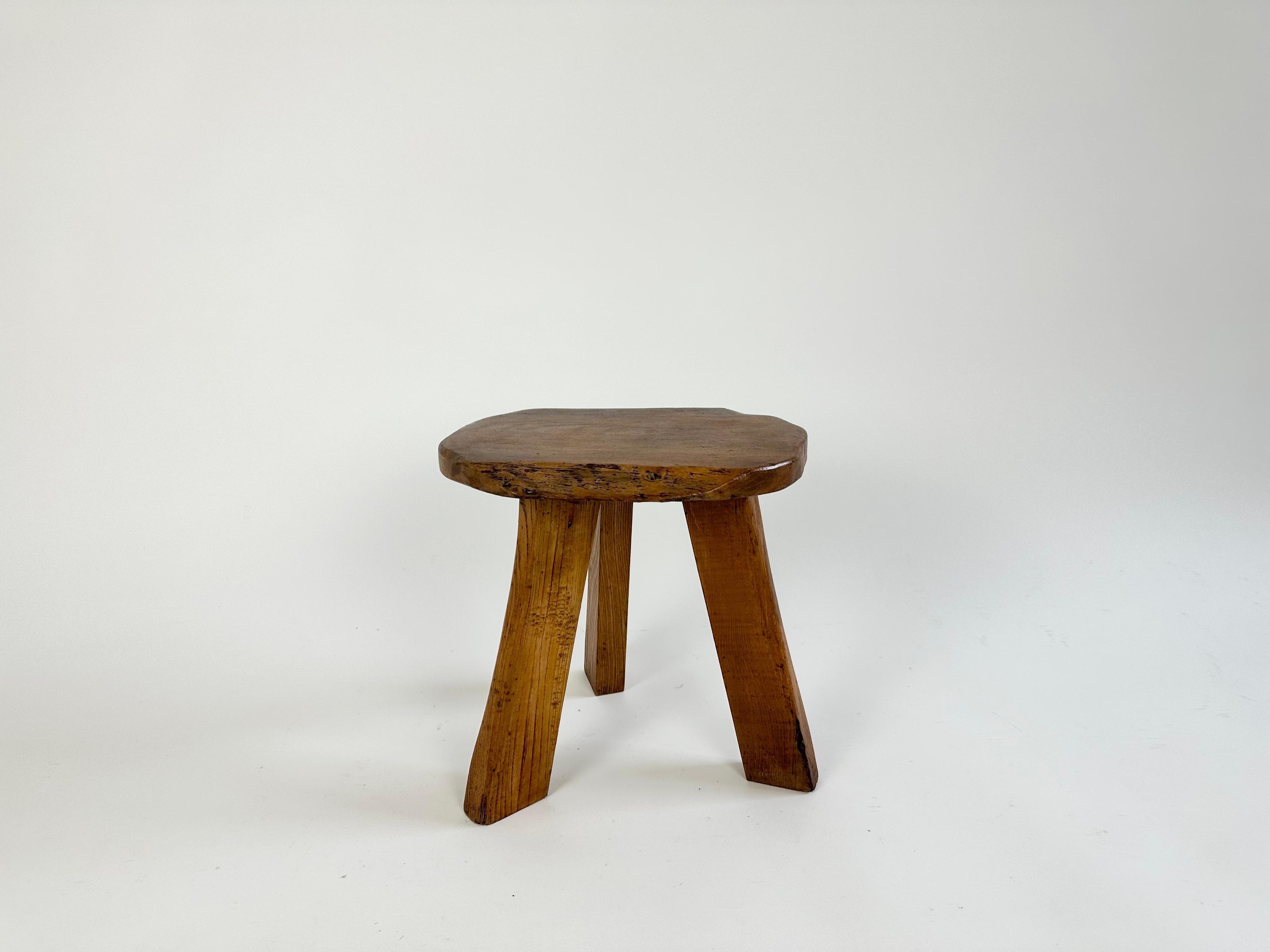 Vintage primitive low stool, England c.1950-60

Rustic brutalist syle. 

Great patina with signs of age as pictured, no damage or old repairs. Cleaned, ready for use.

Ideal for use as a low side table

Worldwide shipping

