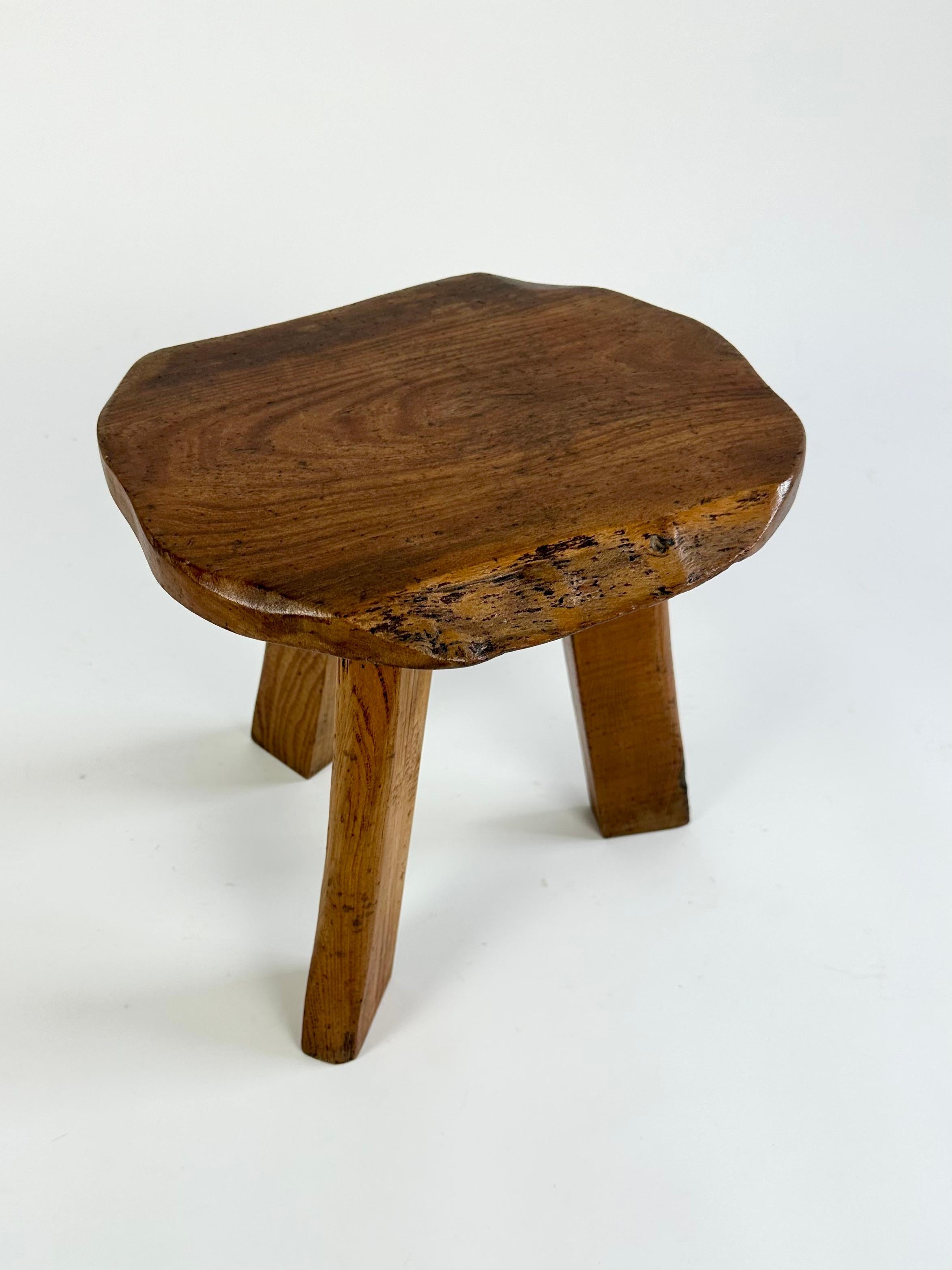 Vintage rustic brutalist stool, England c.1950-60 For Sale 1