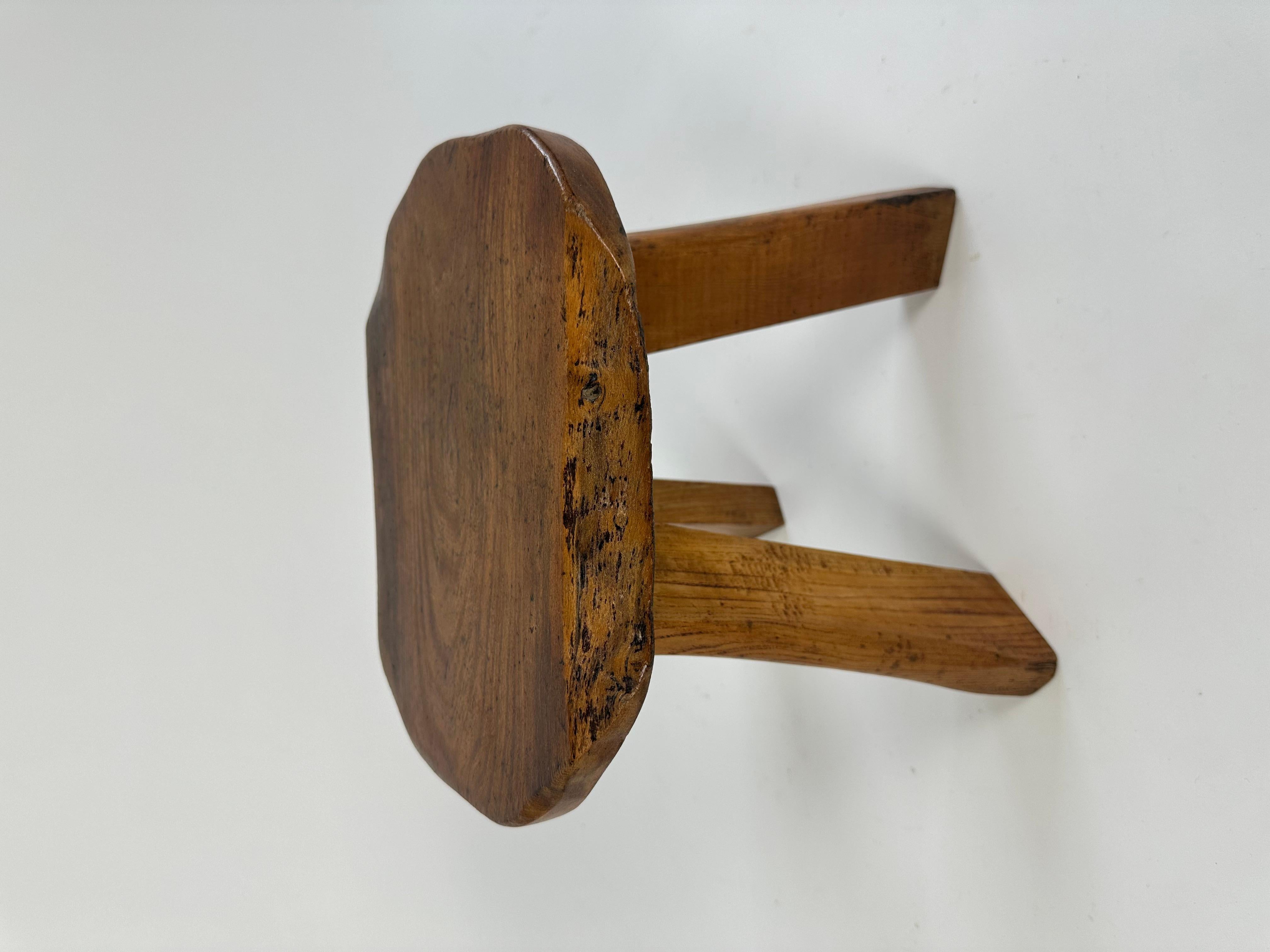 Vintage rustic brutalist stool, England c.1950-60 For Sale 2
