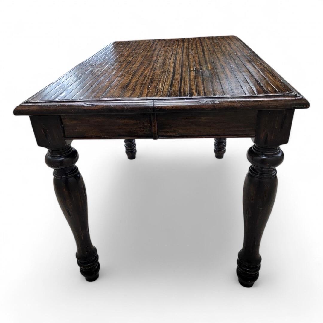 Table de ferme rustique à papillons extensible de style ville et campagnard en vente 4