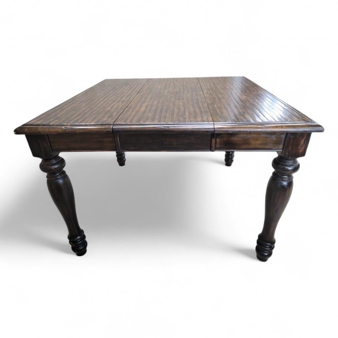 20ième siècle Table de ferme rustique à papillons extensible de style ville et campagnard en vente