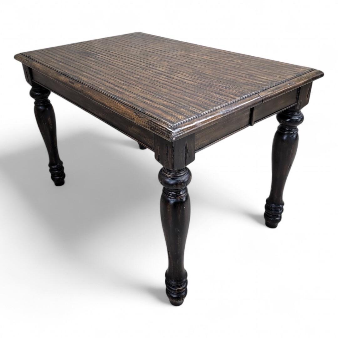 Noyer Table de ferme rustique à papillons extensible de style ville et campagnard en vente