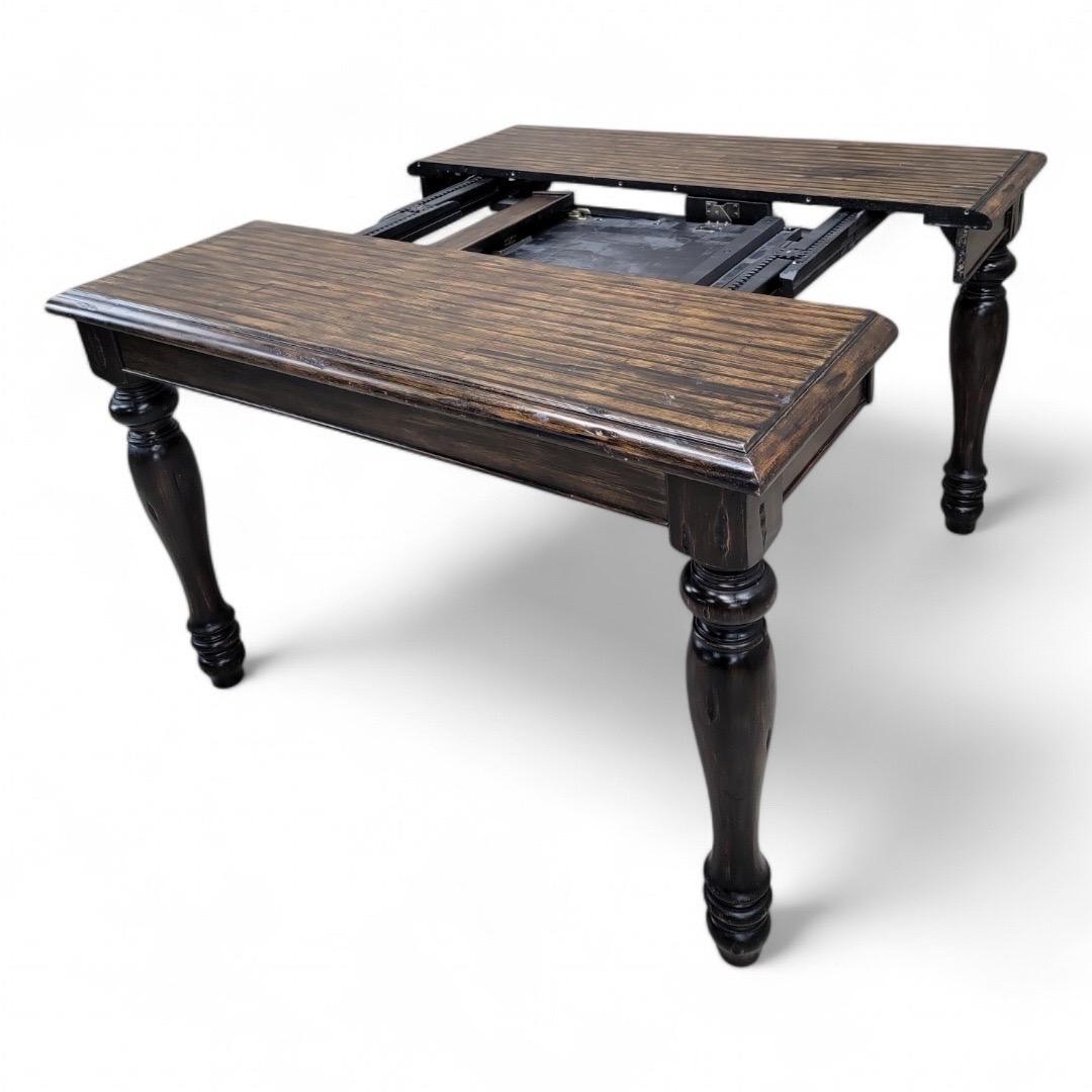 Table de ferme rustique à papillons extensible de style ville et campagnard en vente 1