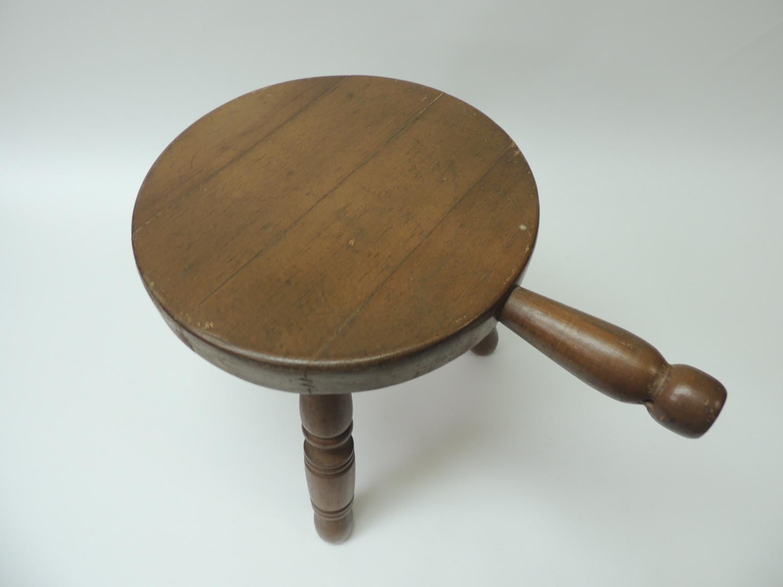 Vintage rustic wood footstool
Round vintage tripod legs milking stool with a small round handle
The three legs are rounded turned wood.
The wood finish is honey colored
Size: 10 D x 11 3/4 H
Handle is 5