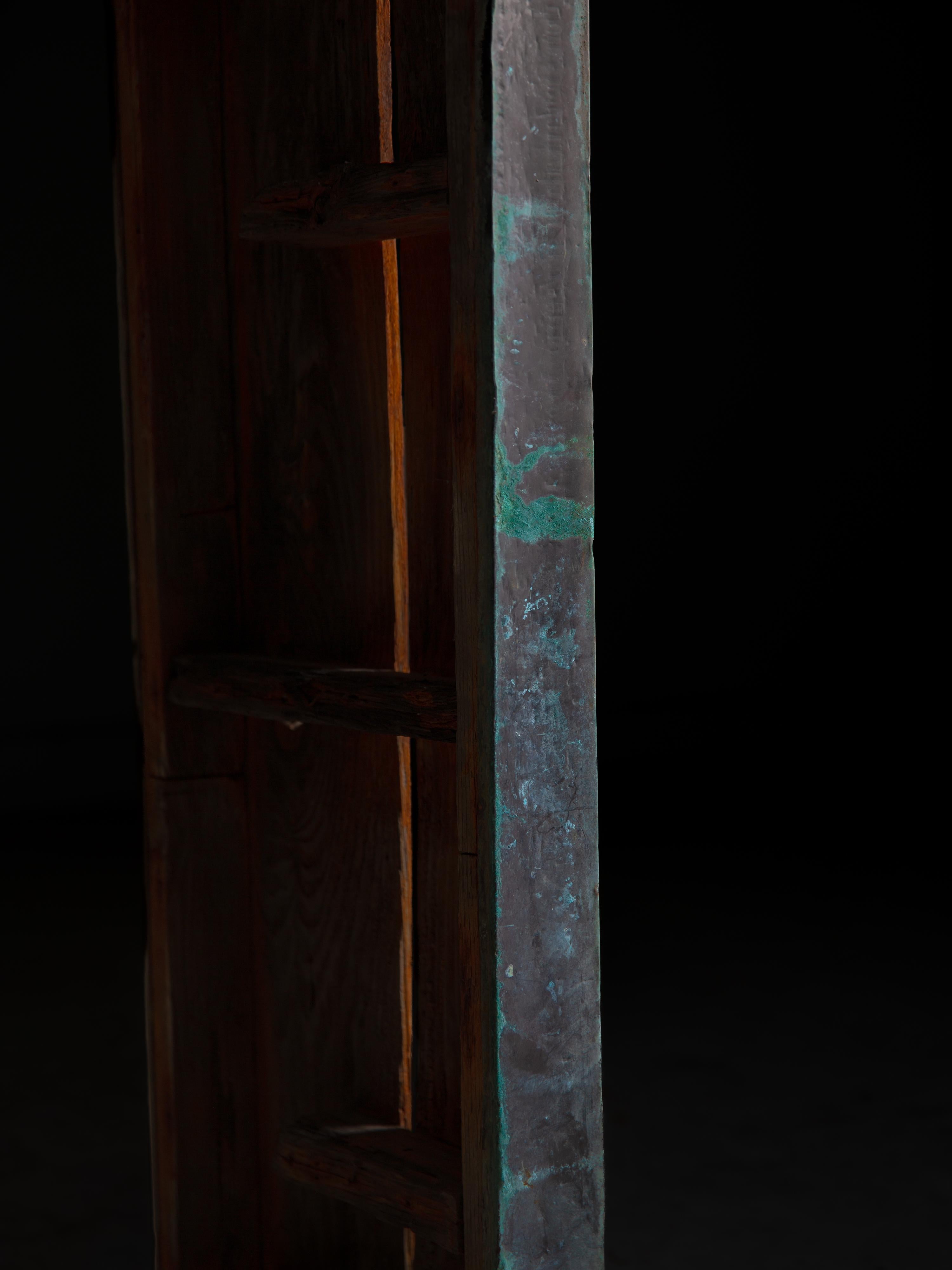 decoración de pared/armario vintage de madera oxidada y cobre patinado. pieza de arte wabi sabi en venta 4