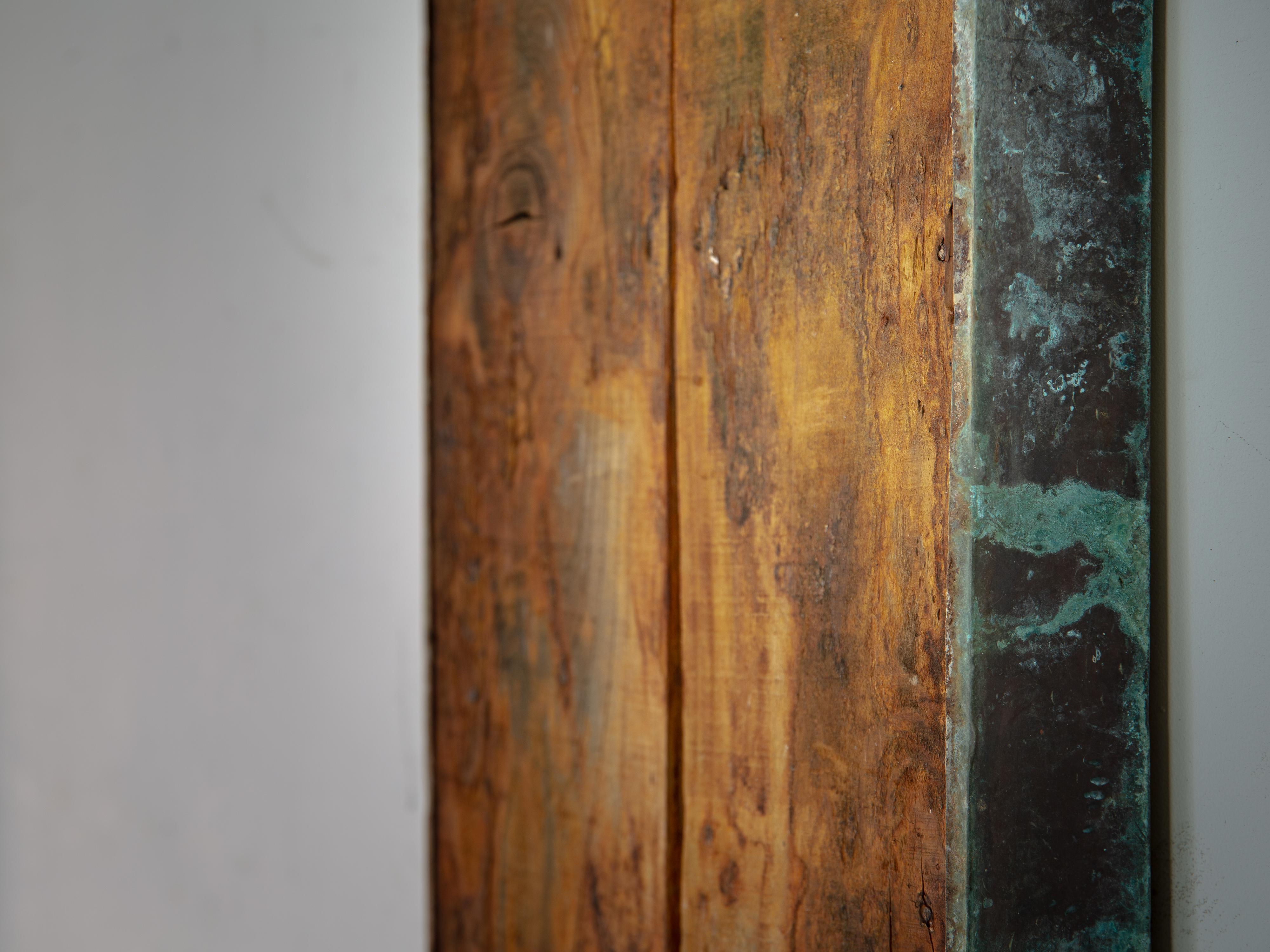 decoración de pared/armario vintage de madera oxidada y cobre patinado. pieza de arte wabi sabi en venta 7
