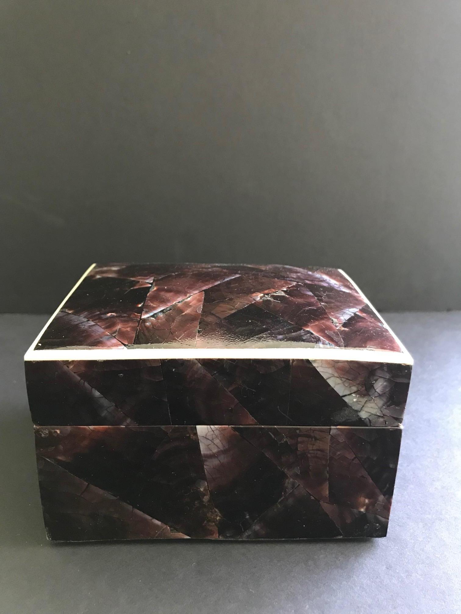 Vintage R&Y Augousti Brown Iridescent Pen Shell Box with Bone Trim In Excellent Condition In Fort Lauderdale, FL