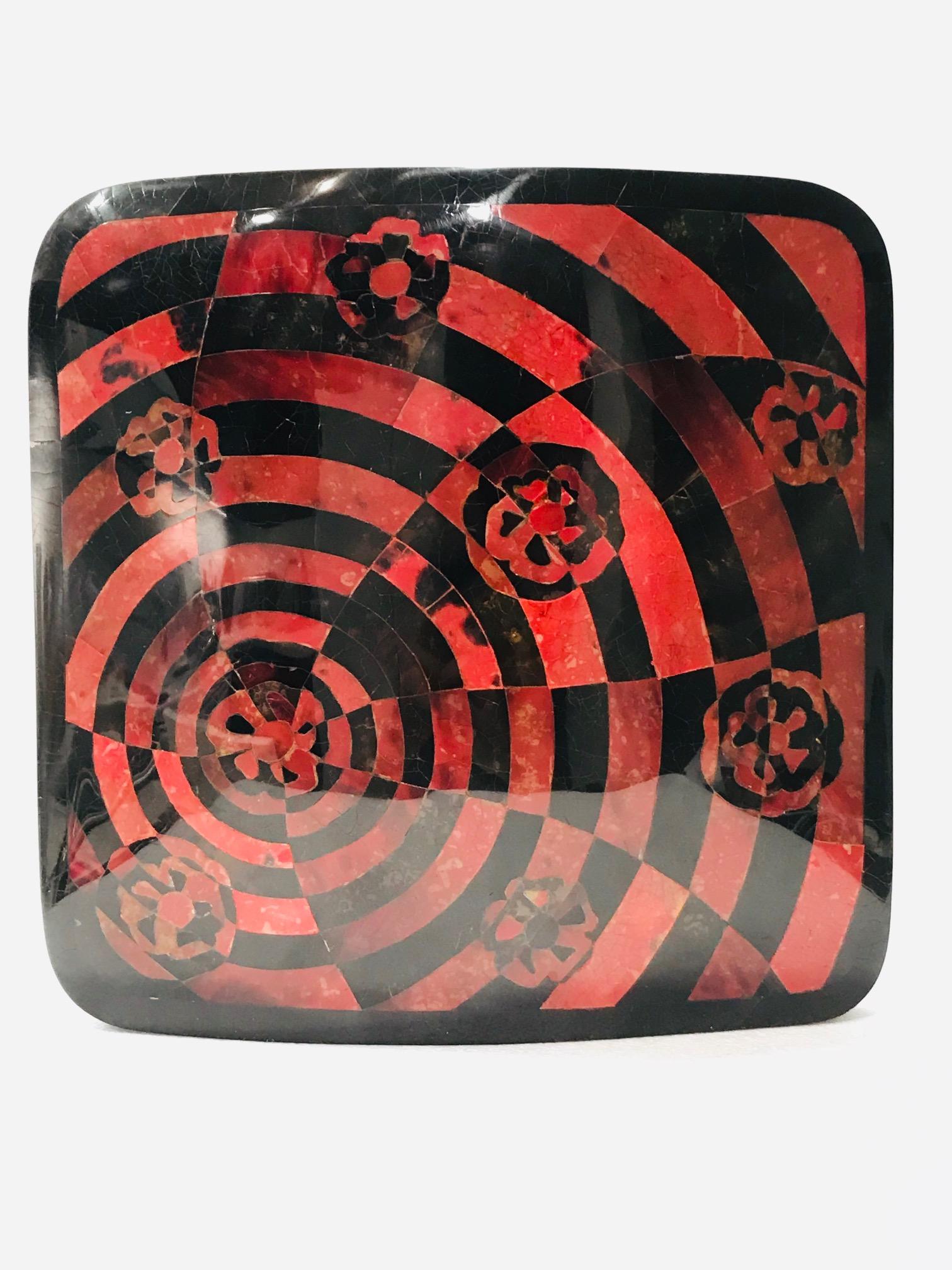 Vintage R&Y Augousti Decorative Vase in Mosaic Red & Black Pen-Shell, circa 2000 5