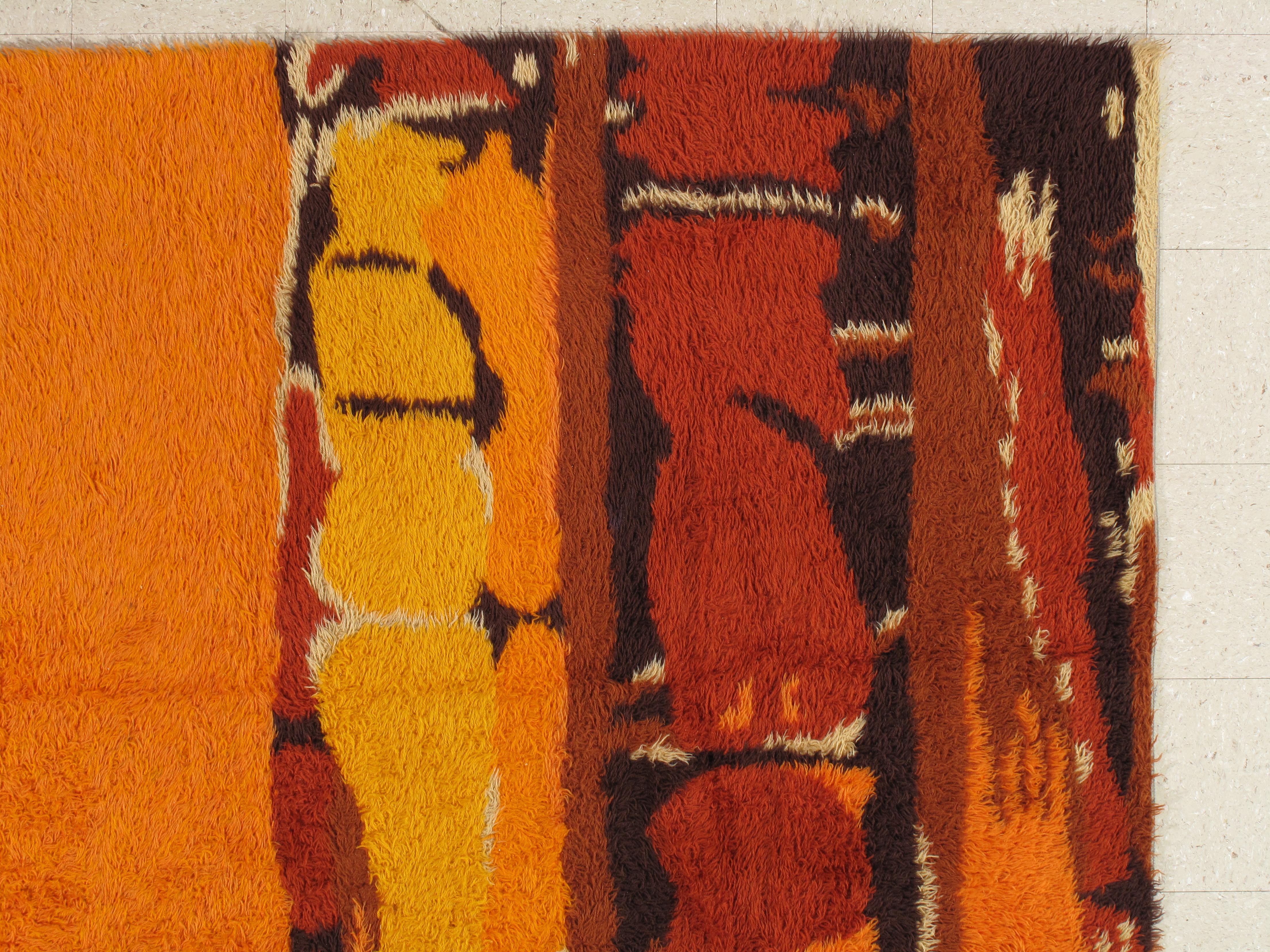 Tapis Rya suédois des années 1950 avec un poil de laine coloré, vibrant et pelucheux. Taille : 6 X 8.