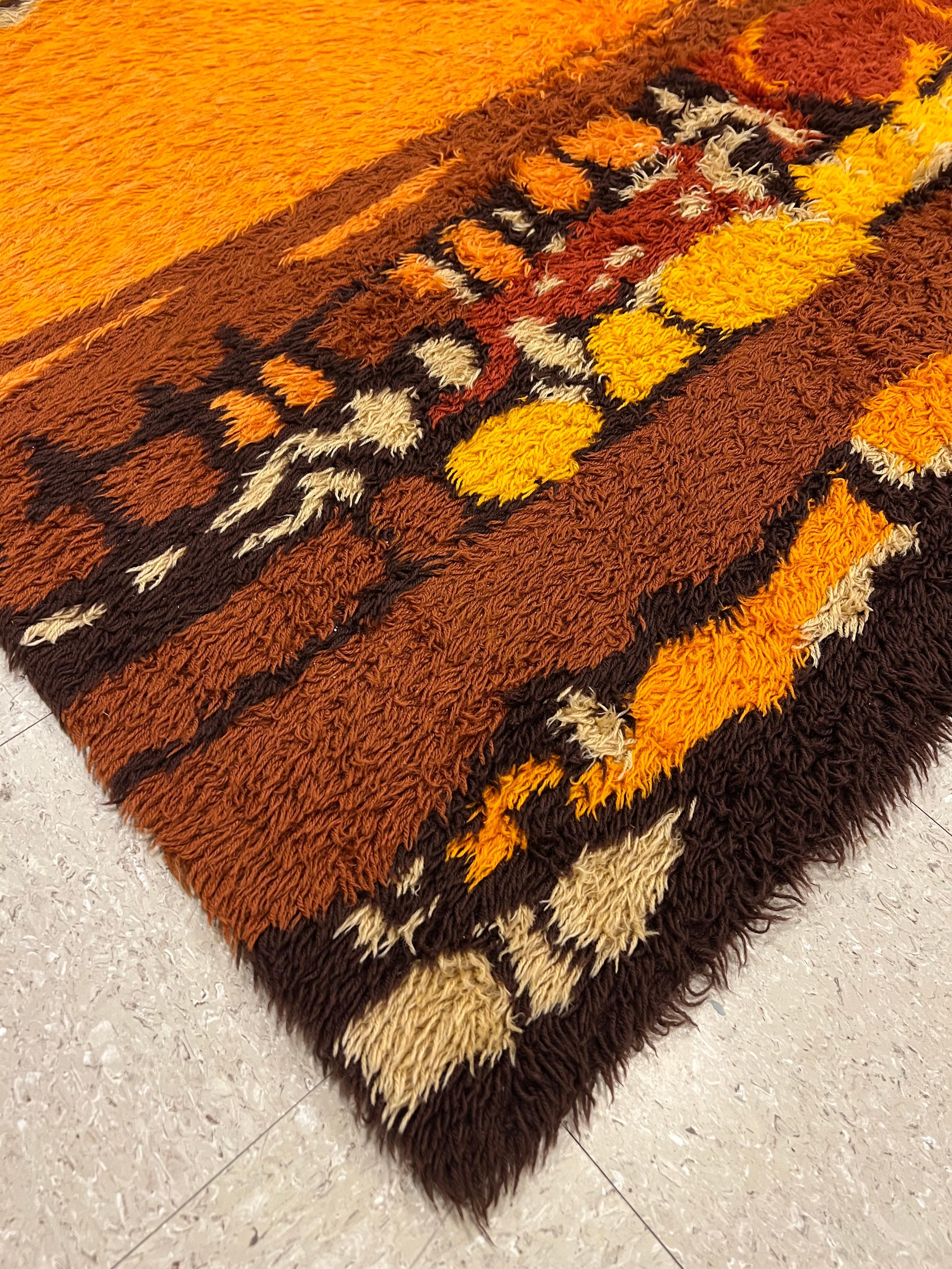 Vintage Rya Handmade Carpet, Swedish Rug, Colorful and Vibrant, Wool In Excellent Condition For Sale In Port Washington, NY