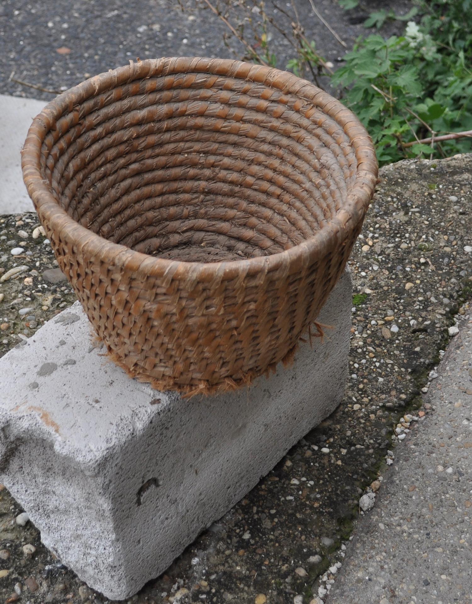This item is an vintage handwoven rye coiled straw basket.