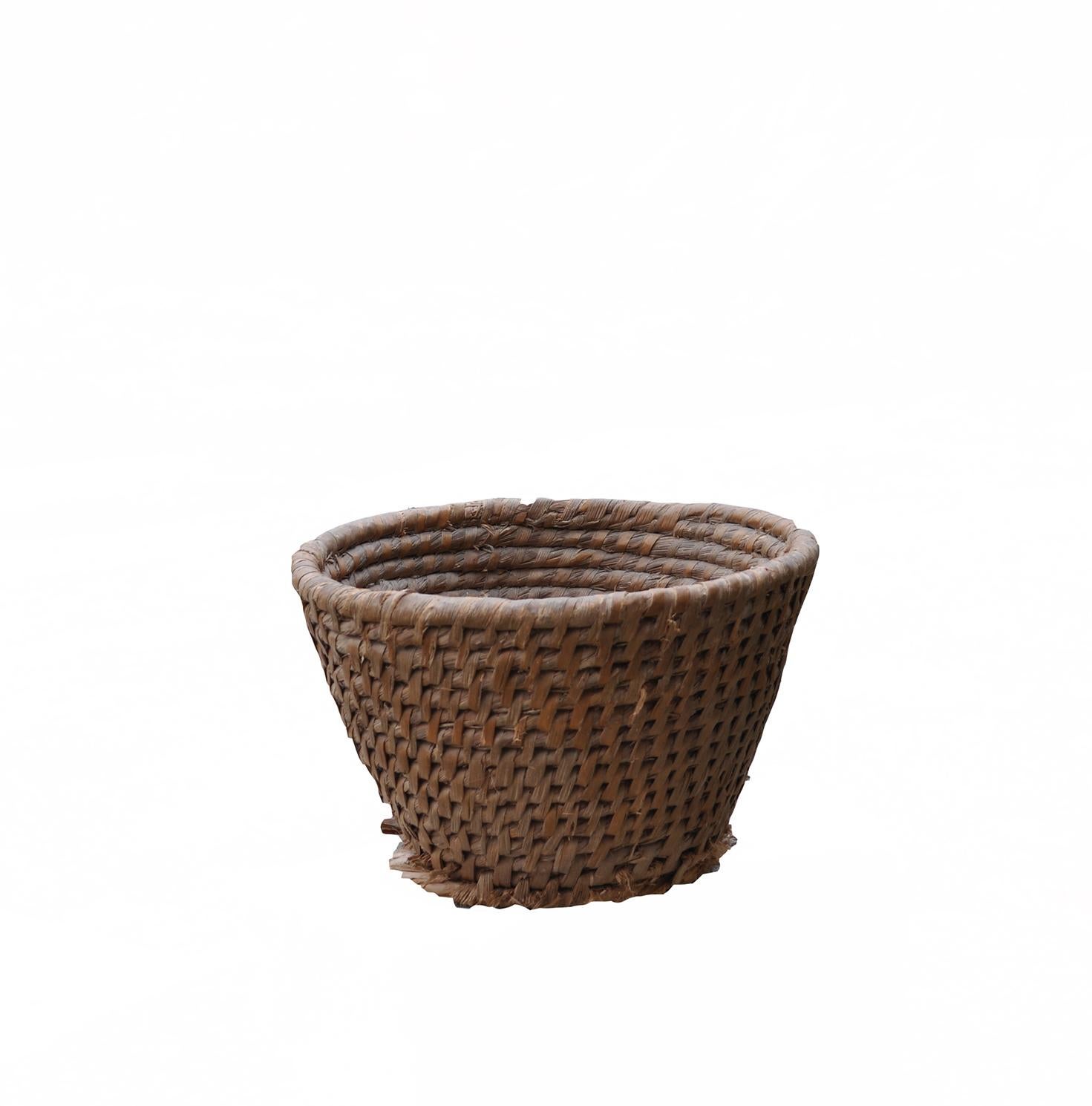 Hungarian Vintage Rye Coiled Straw Basket, circa 1940s For Sale