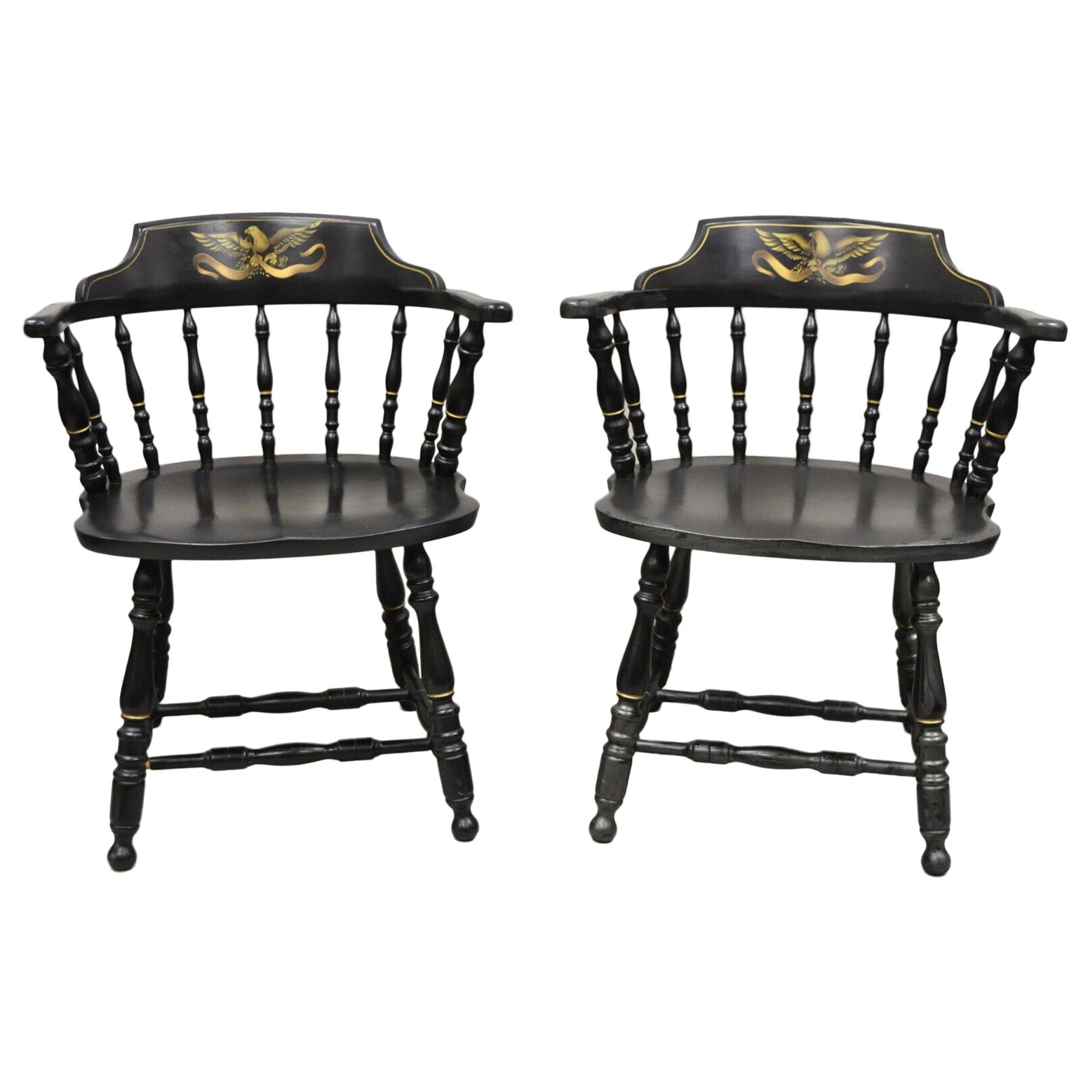 Pareja de sillas de pub estilo colonial S. Bent and Bros. vintage pintadas de negro en forma de águila en venta
