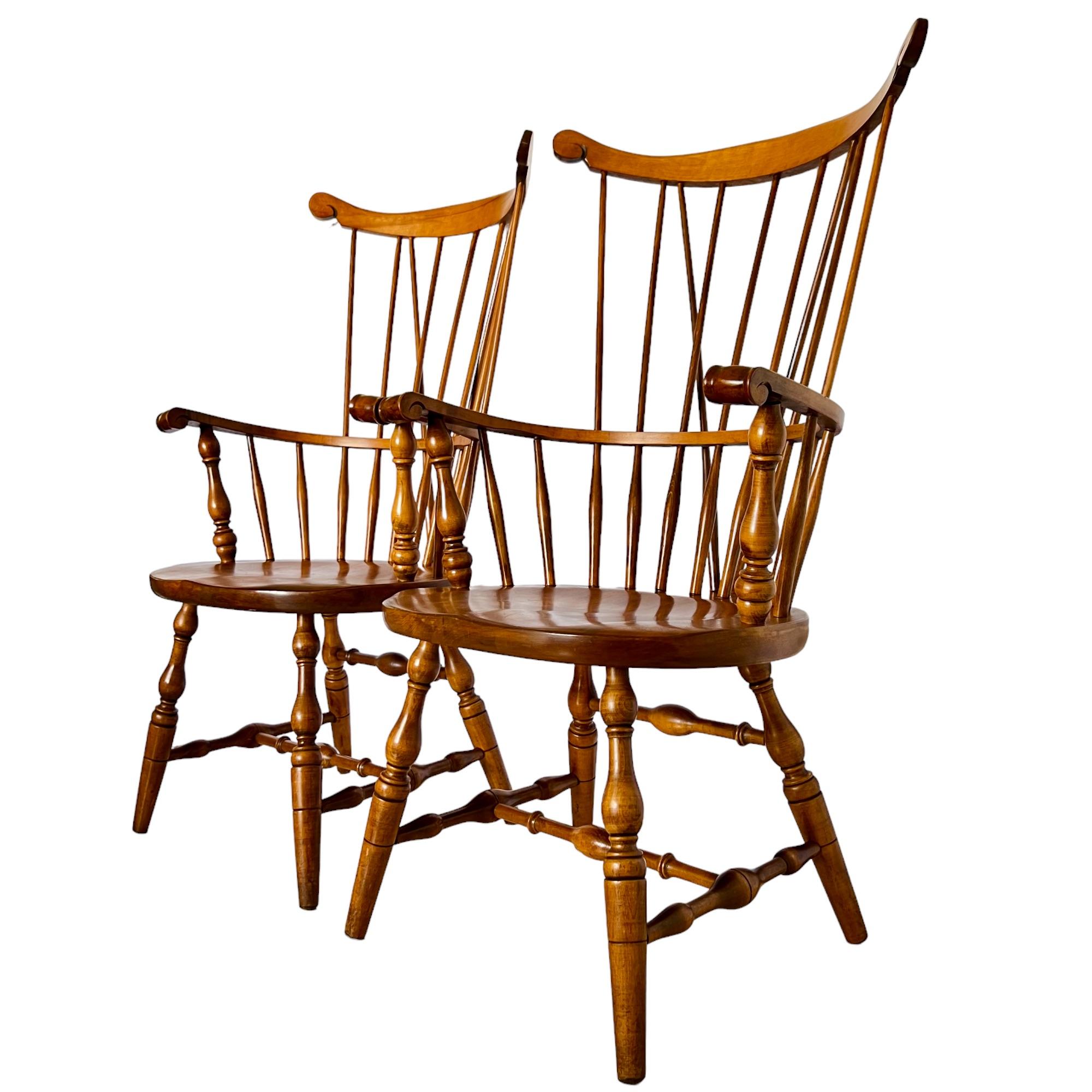 Paire de fauteuils Windsor à dossier en peigne S. Bent and Bros Brace, d'époque Bon état à Harlingen, TX