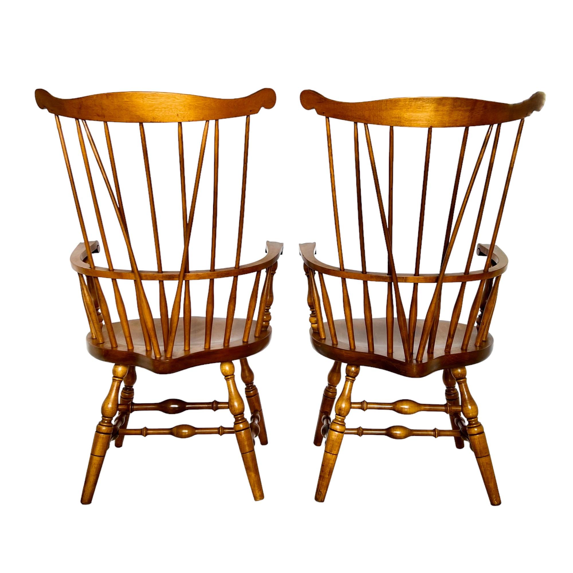 20ième siècle Paire de fauteuils Windsor à dossier en peigne S. Bent and Bros Brace, d'époque