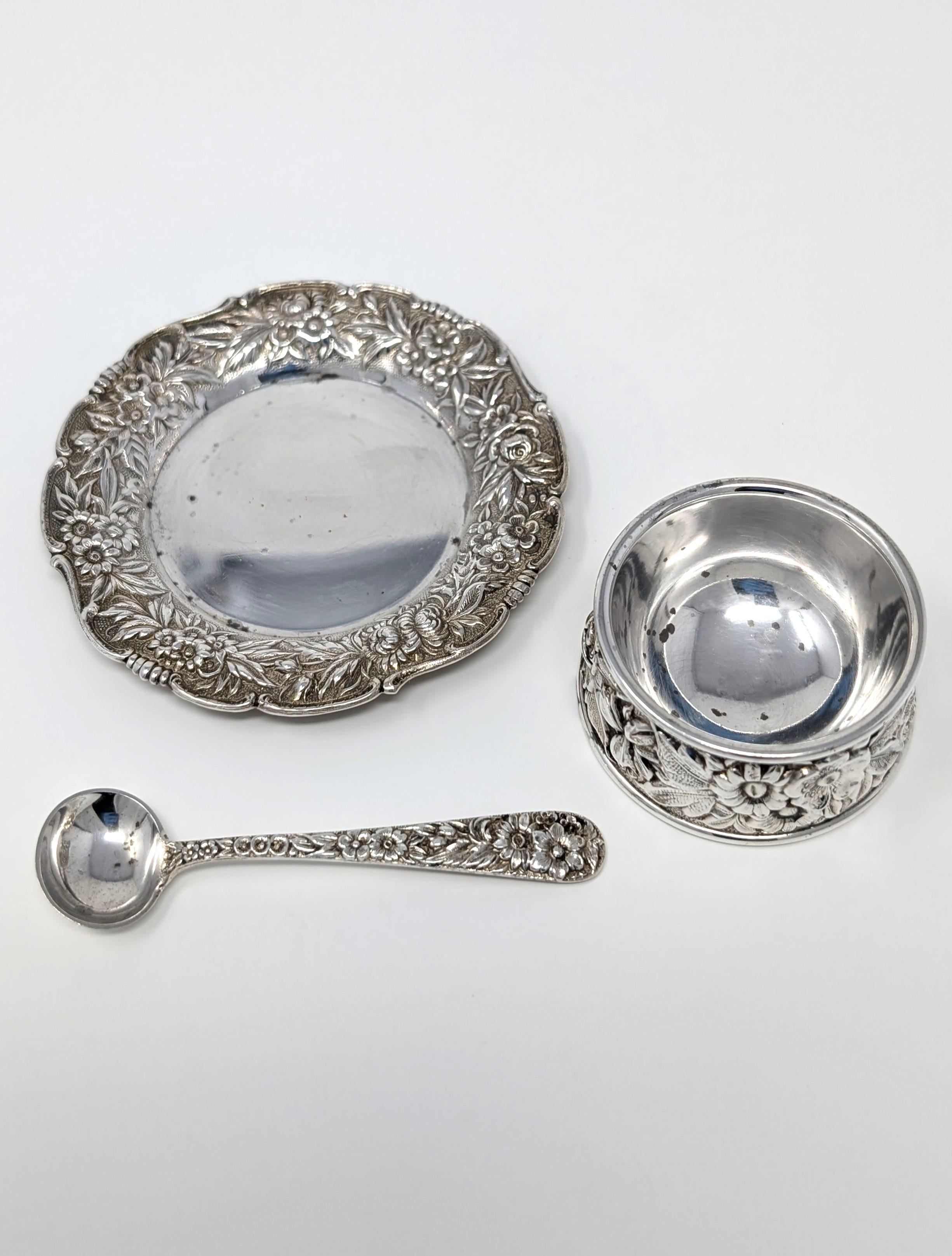 American Vintage S. Kirk & Son 925 Sterling Silver Salt Cellar Spoon and Under Plate For Sale