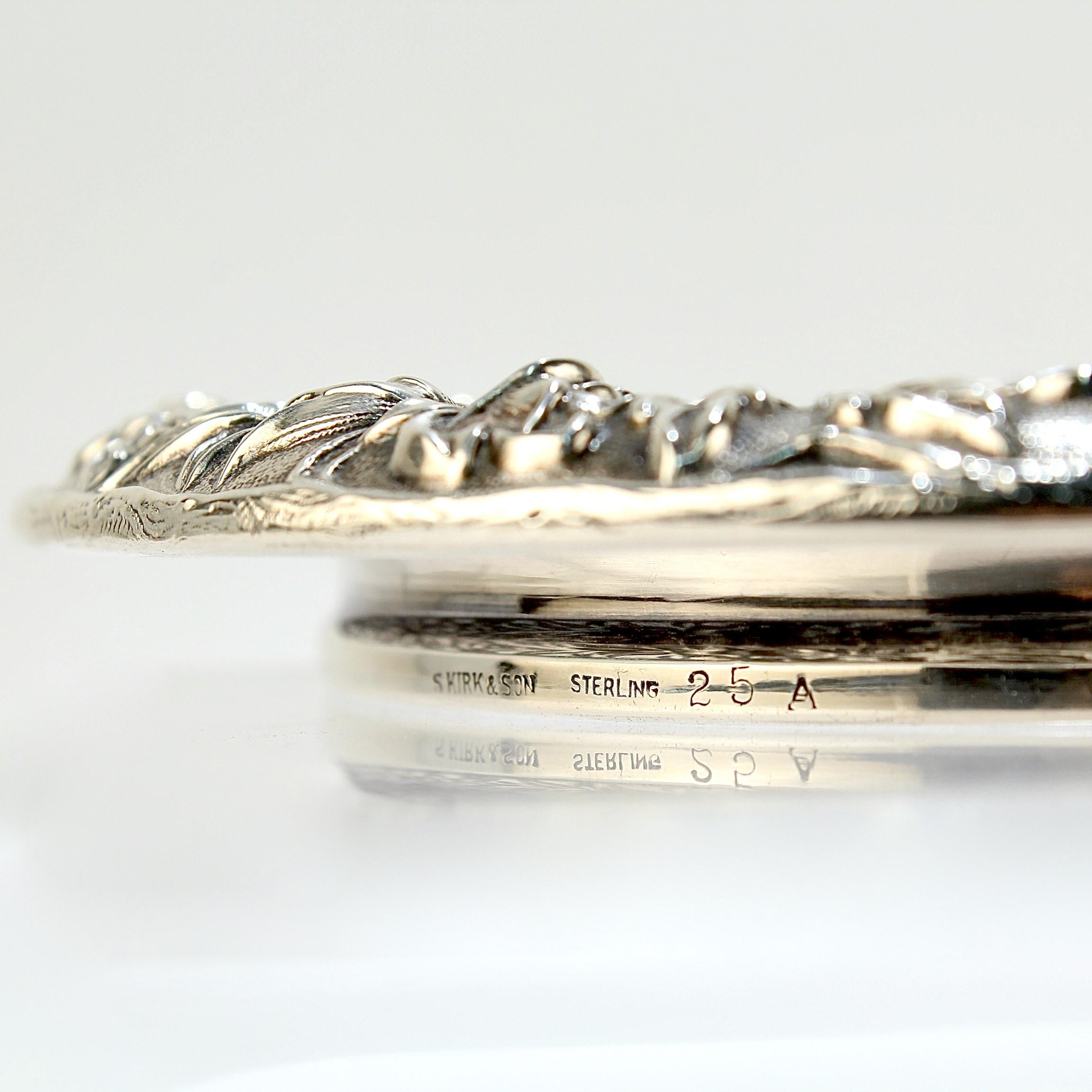 Vintage S Kirk & Sons Repousse-Weinflaschenuntersetzer aus Sterlingsilber und Glas 5