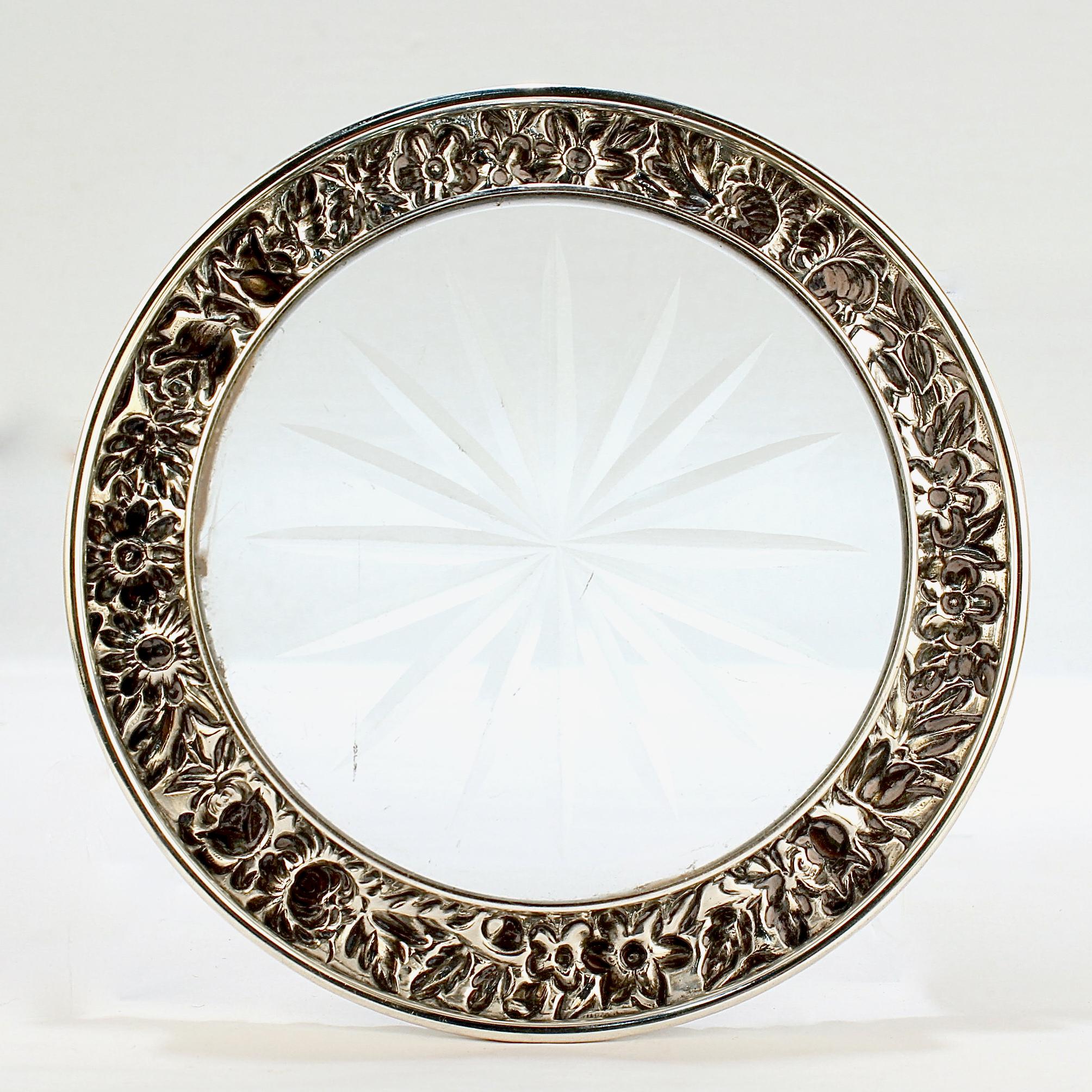Vintage S Kirk & Sons Repousse-Weinflaschenuntersetzer aus Sterlingsilber und Glas 3