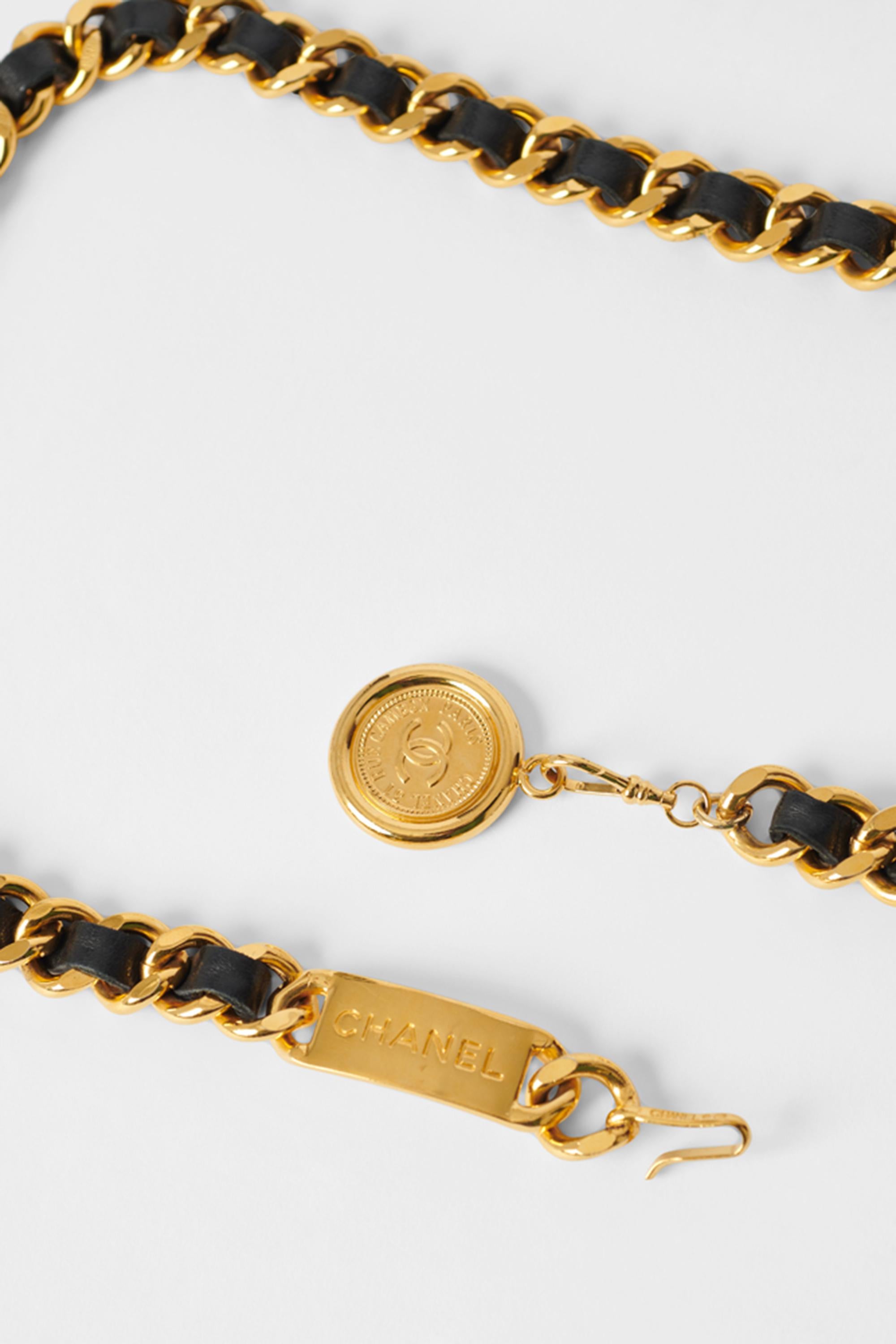 Chanel Spring Summer 1988 chunky woven leather and 24k gold plated chain belt. Features Chanel engraved hardware with Parisian address; 31 Rue Cambon Paris. In excellent vintage condition. Comes with original box.

Brand: Chanel
Color: Black
Fabric: