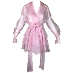 Vintage S/S 1992 Dolce & Gabbana durchsichtiges Babyrosa Seidenkleid mit Rüschen Jacke