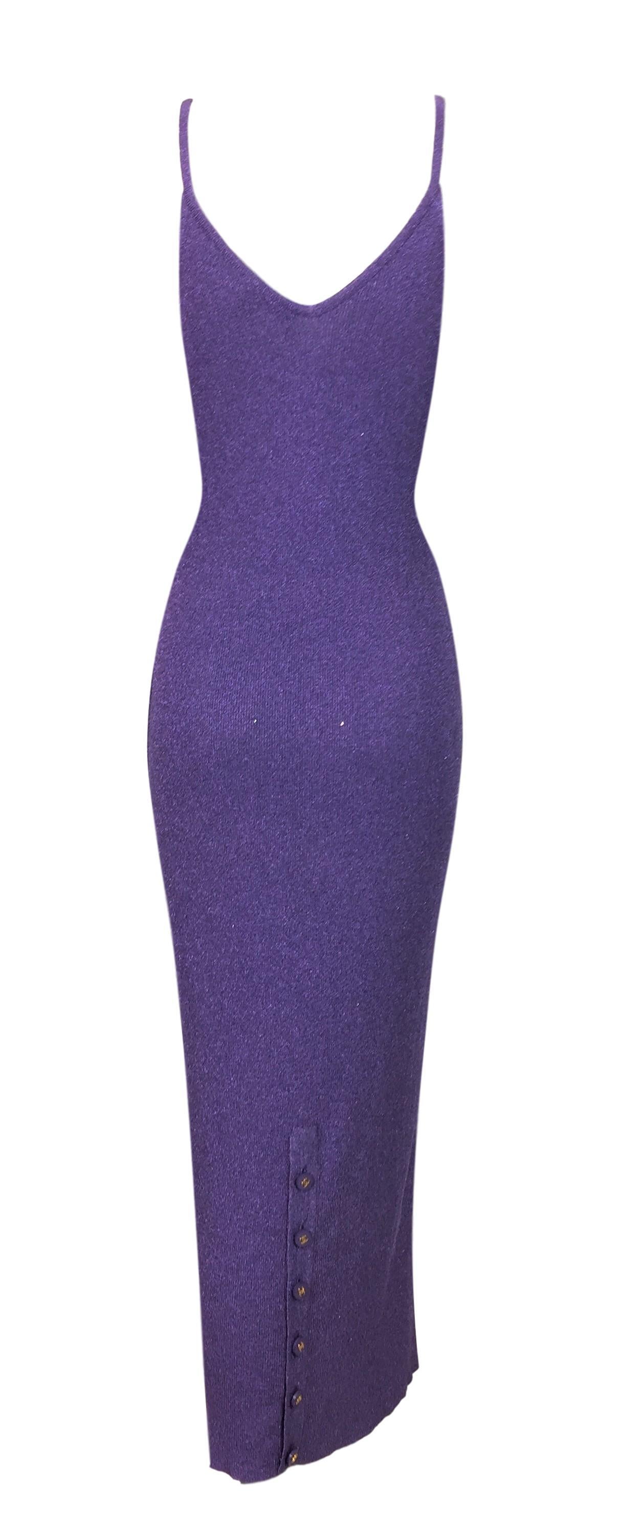 DESIGNER: S/S 1996 Chanel
CONDITION: Excellent
FABRIC: Nylon Blend
COUNTRY MADE: Italy
SIZE: 38
MEASUREMENTS; provided as a courtesy only- not a guarantee of fit: 
Chest: 25-46