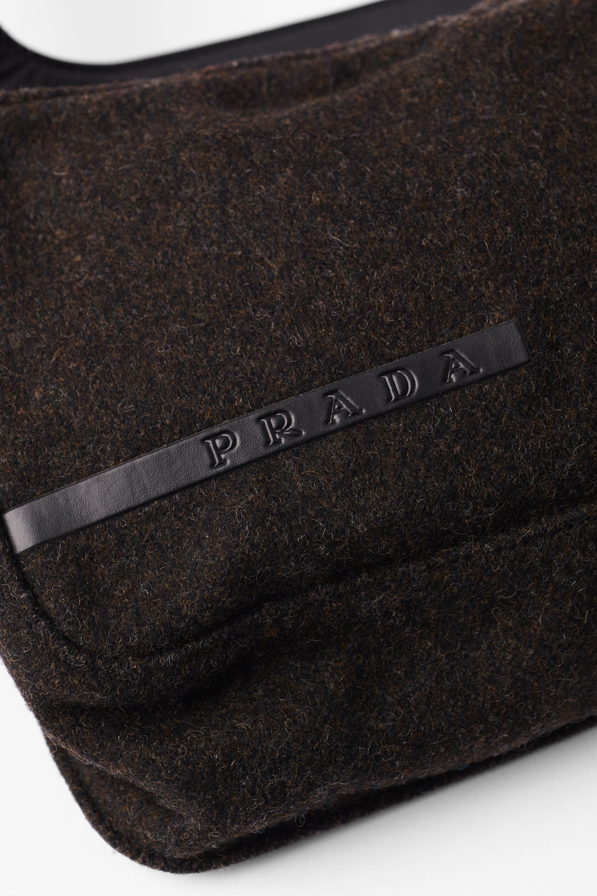 Women's or Men's Vintage S/S 1999 Grey Wool Crossbody Bag For Sale